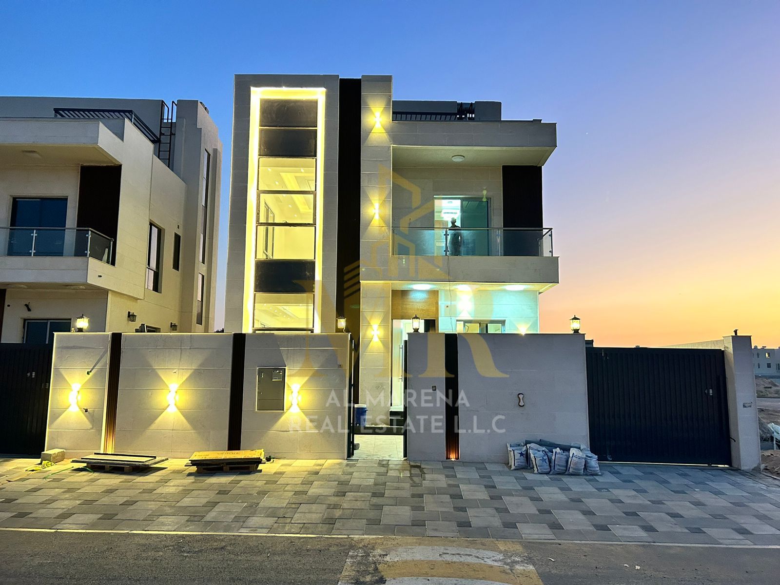 Classic villa, large area, freehold for all nationalities for life, including registration and ownership fees