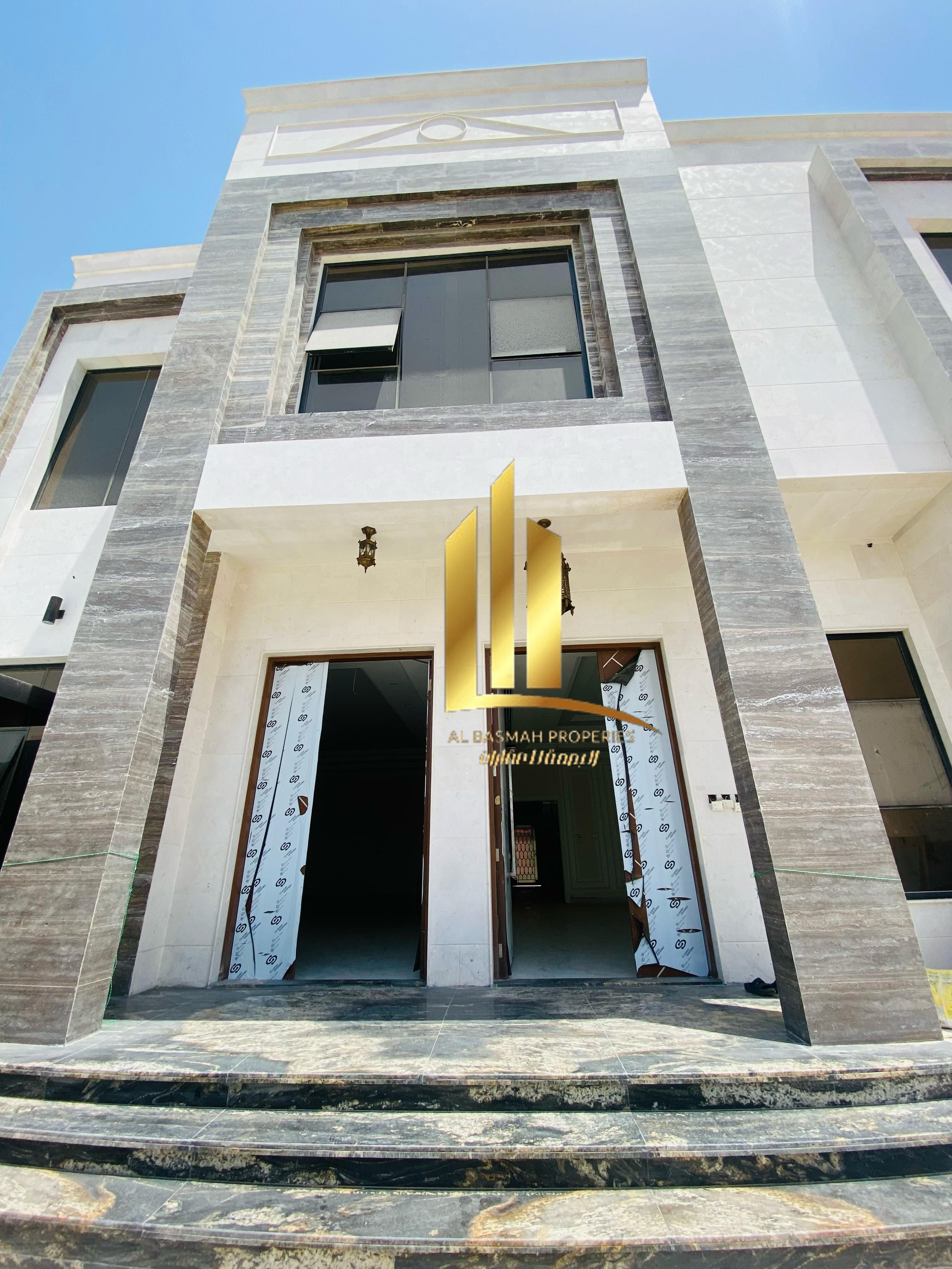 For sale, a villa in Al Hoshi - Sharjah - 5 master bedrooms