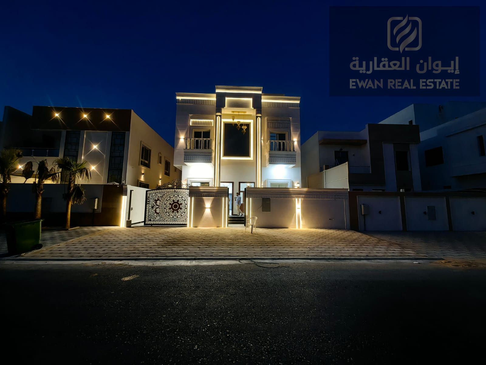 I have a villa for sale in Al Zahia, with super deluxe finishing, with a wonderful classic layout and space.