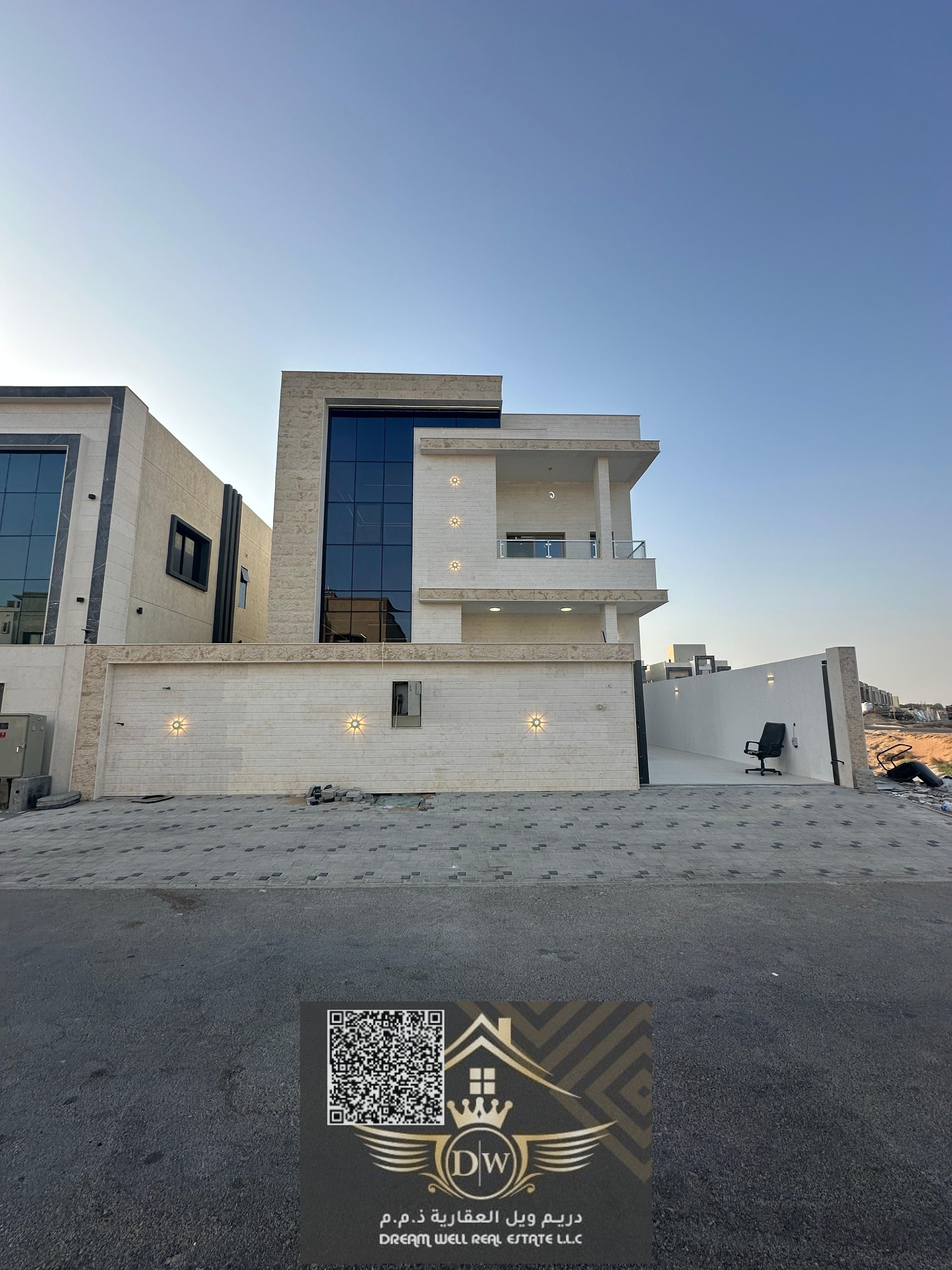 FIVE BEDROOM LUXURY VILLAH AVAILABLE IN VERY REASONABLE PRICE NEAR TO MAIN ROAD