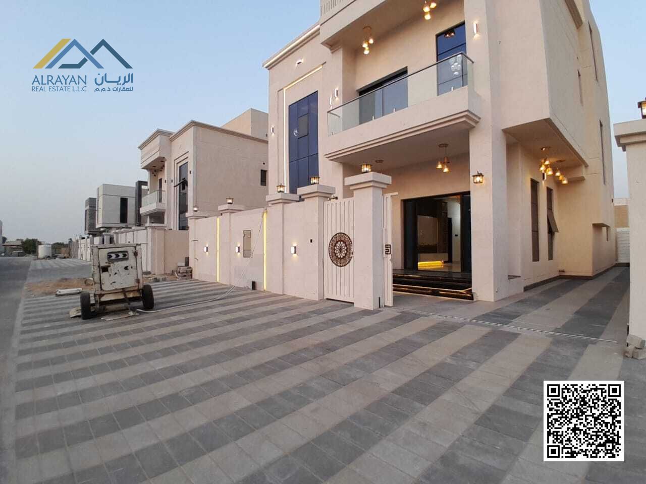 Three-story corner villa with 6 rooms, including registration and ownership fees, electricity, water and central air conditioning