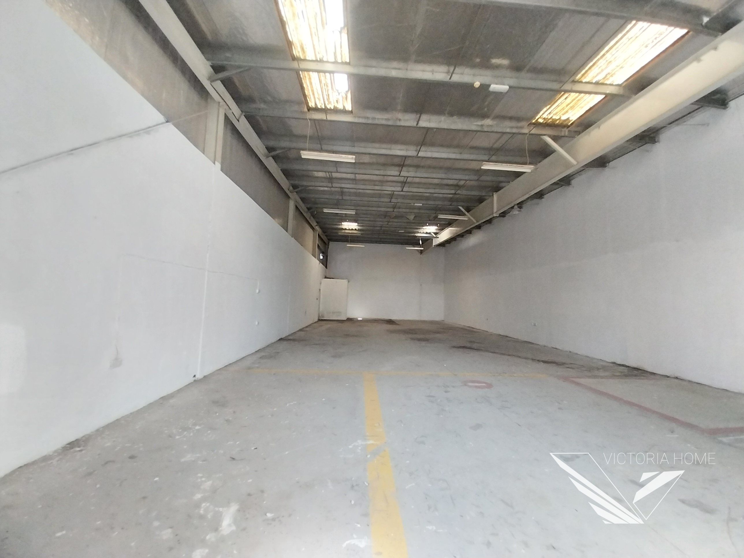 Spacious!warehouse industrial erea 17 sharjah electric 10 kv sqft 2800 sharjah