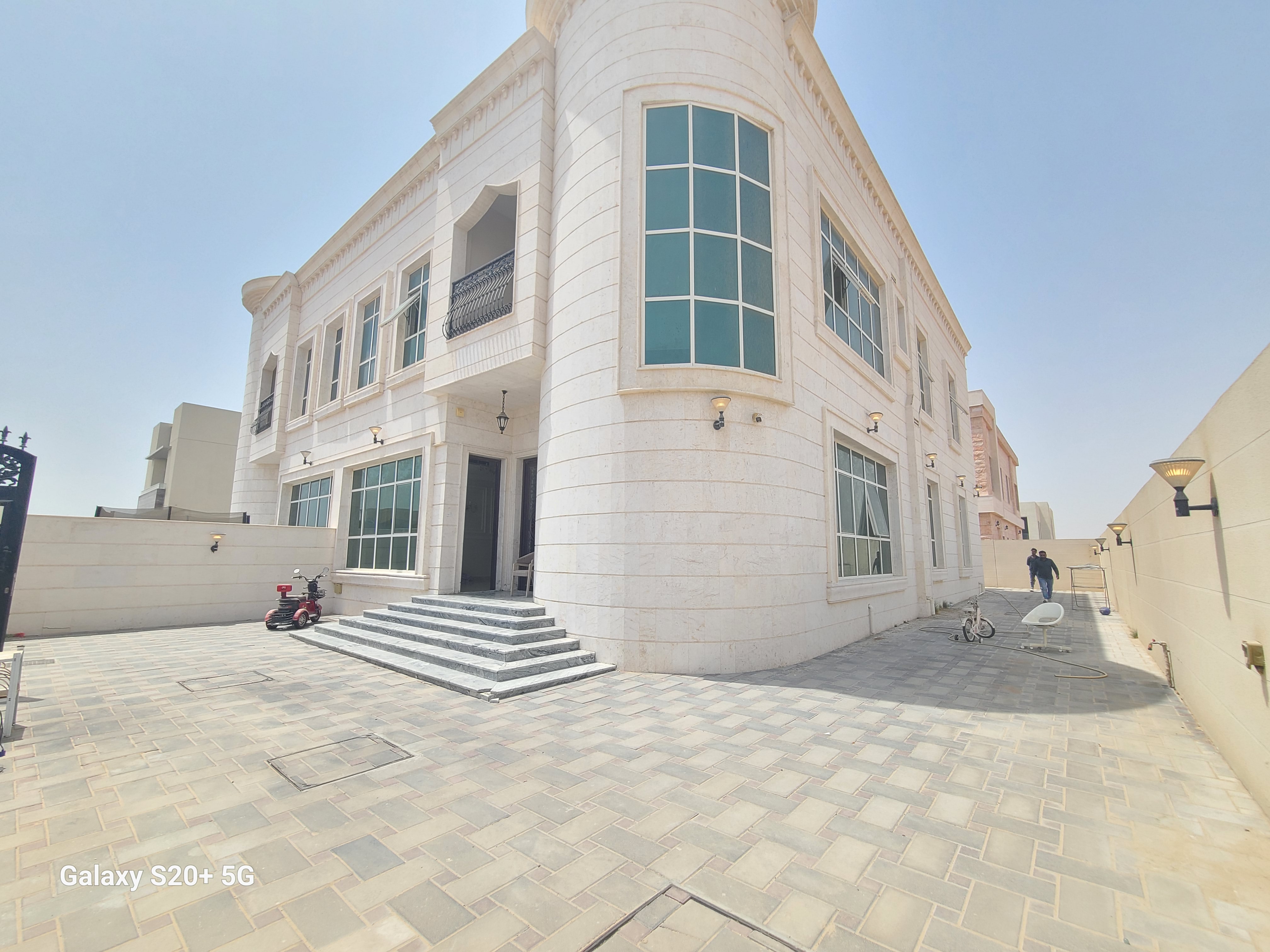 7bhk villa for rent with 2 full kitchens hoshi sharjah