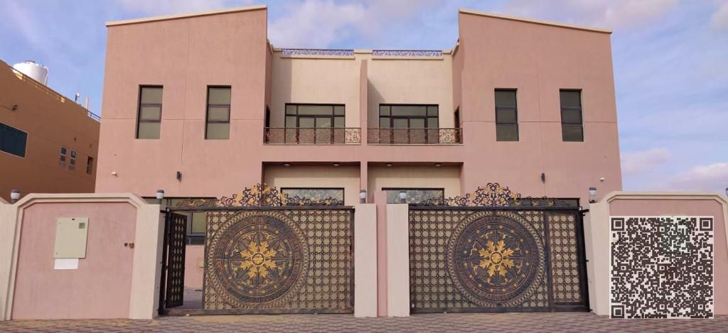 Luxury | 6Master Bedroom with Basement | Prime Location Al Suyoh Sharjah | Suspicious Villa