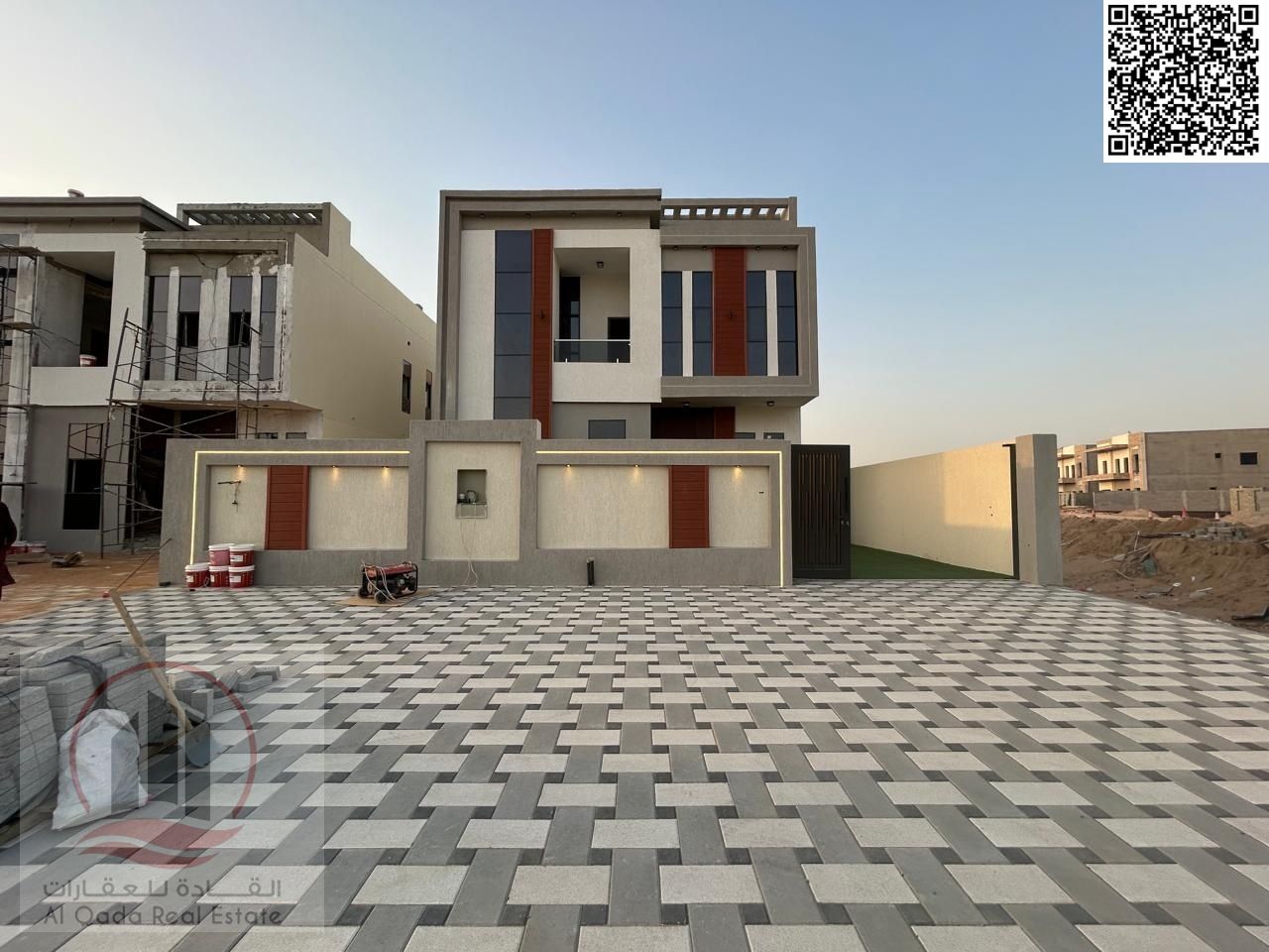 Villa for sale in Al Helio area, Ajman, 4 bedrooms, hall, sitting room, maid's room, elegant design, in a prime locationon