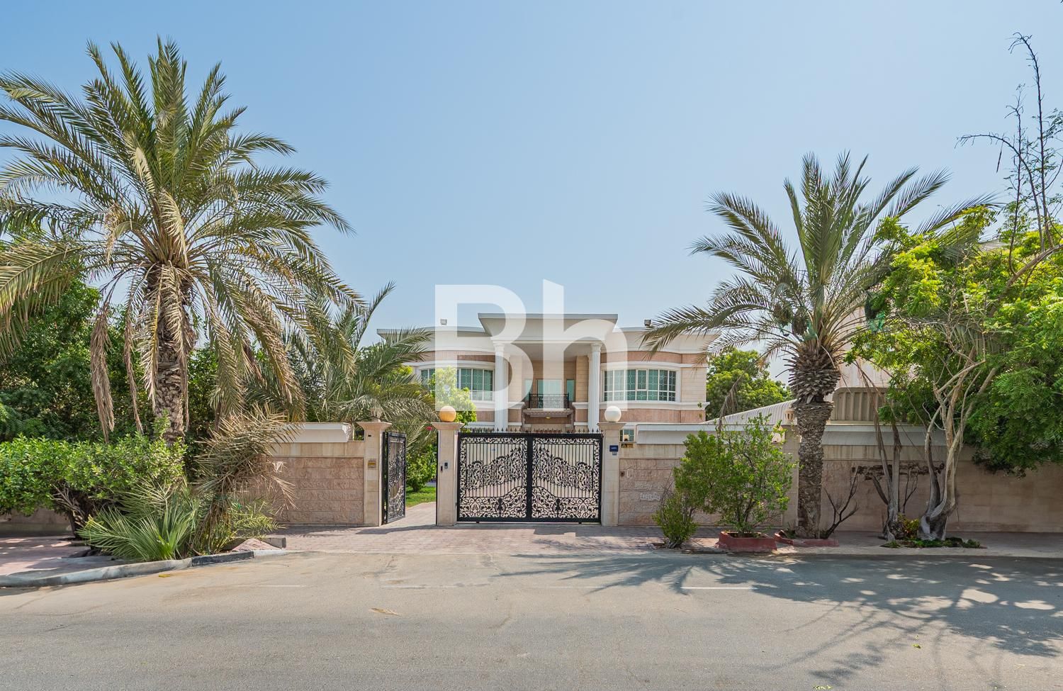 Private Pool | 8 BR Villa | Near MOE |15,000 SqFt