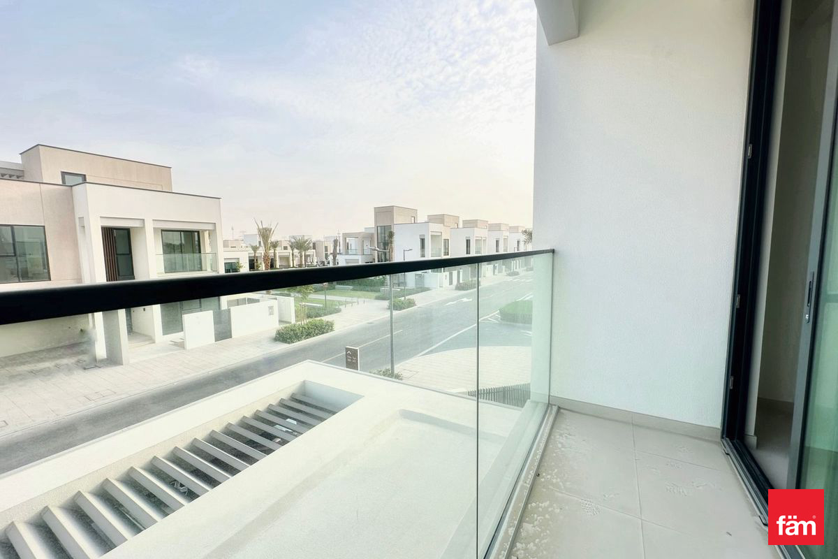 Standalone 3BR Pool & Roof Terrace Souk View