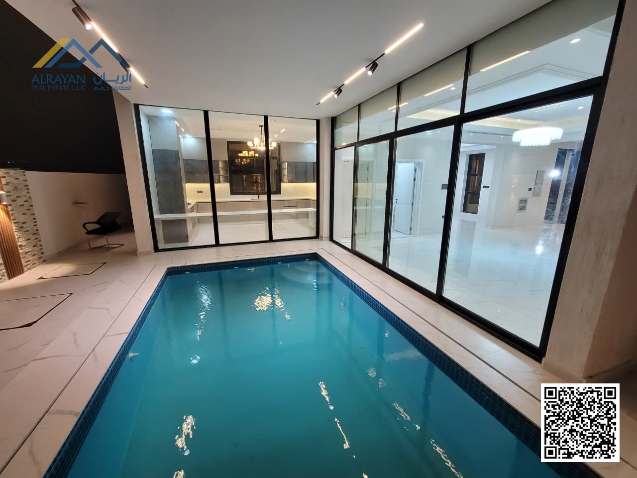 A very luxurious villa on a main road, including ownership fees, with a swimming pool, freehold