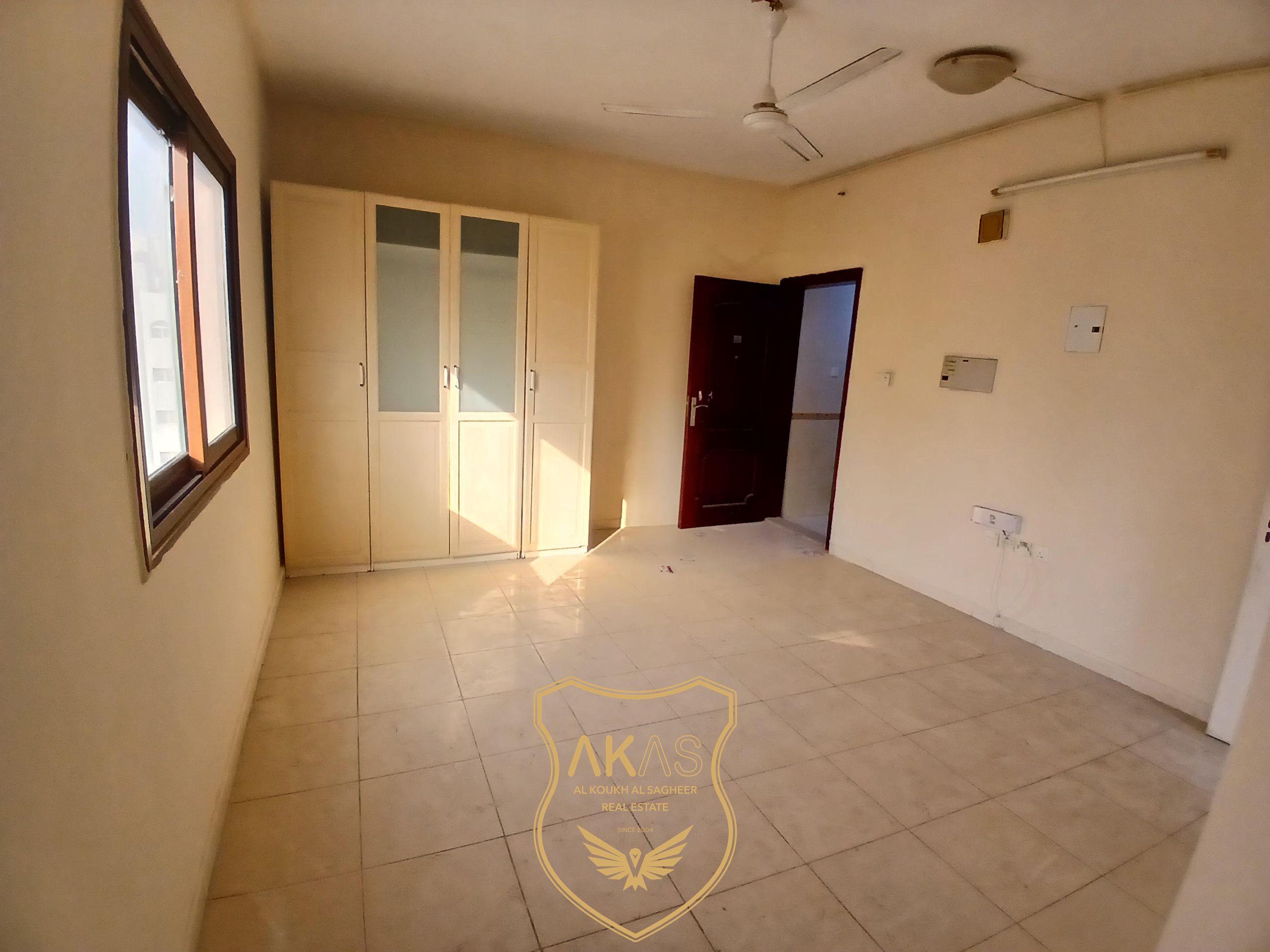 Big size studio with separate kitchen /Central AC /Well maintained family building