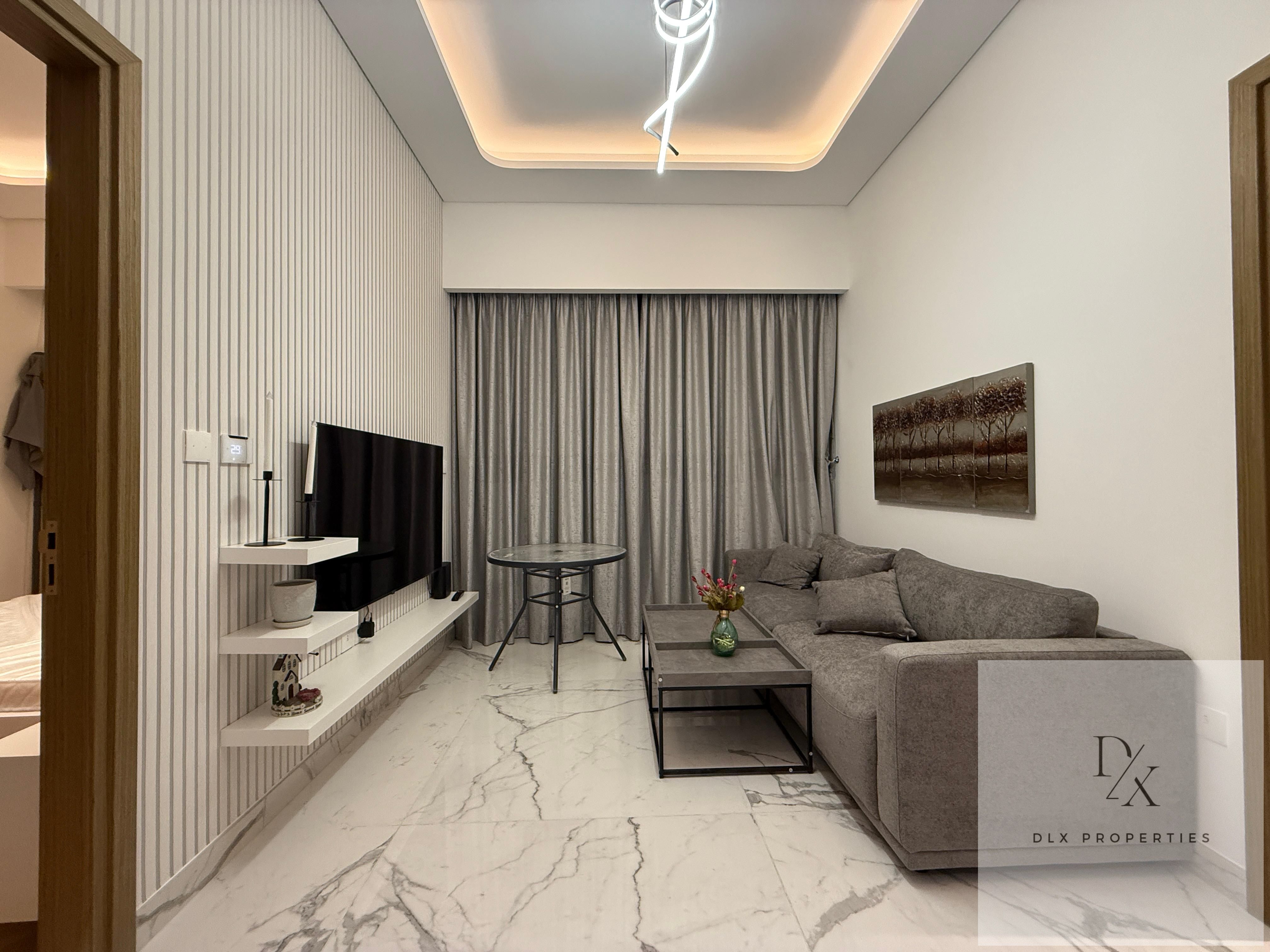 LUXURIOUSLY FURNISHED | NATURAL LIGHT | CORNER UNIT