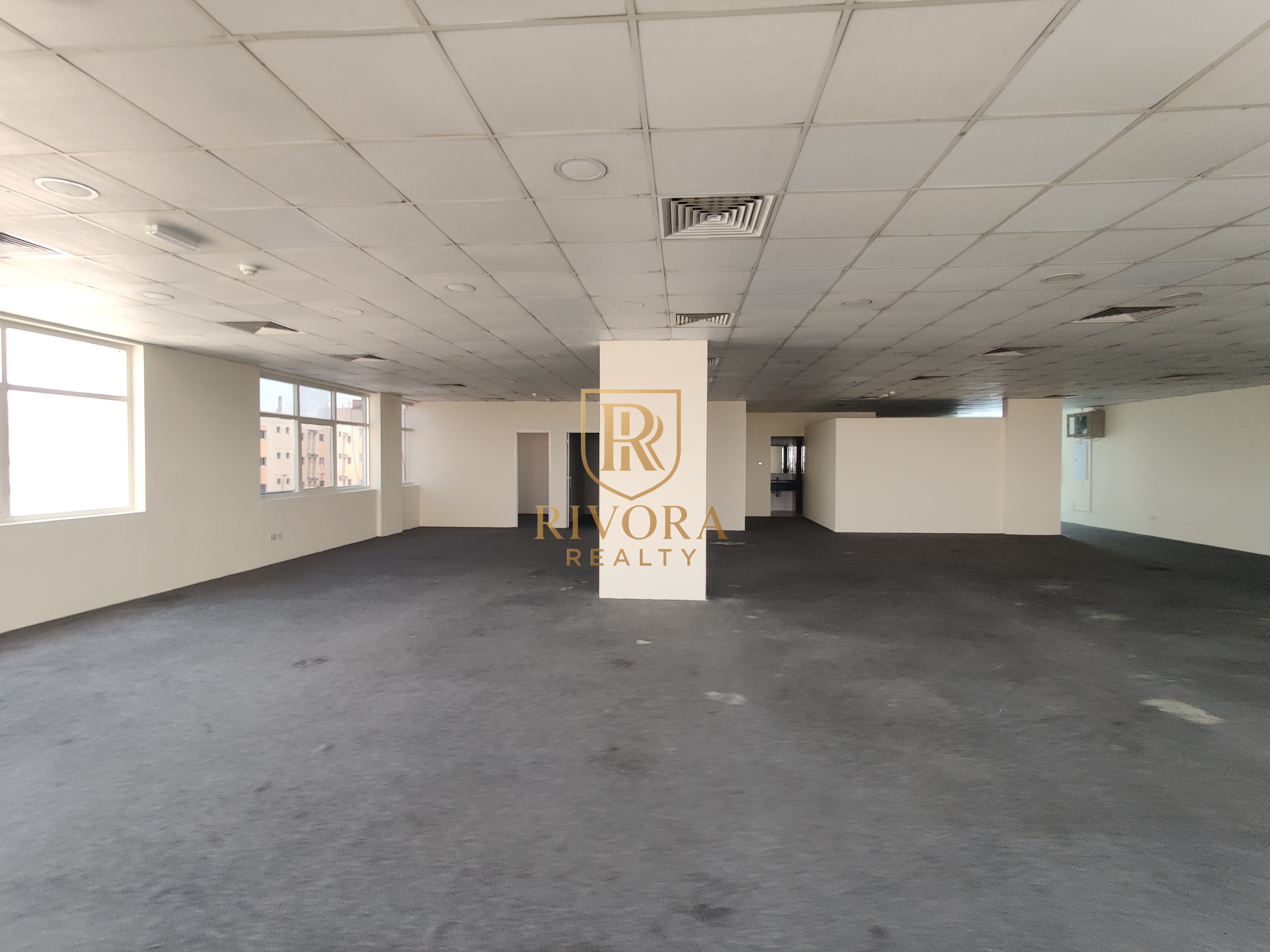 FITTED OFFICE I WITH TOILET I BIG SPACE