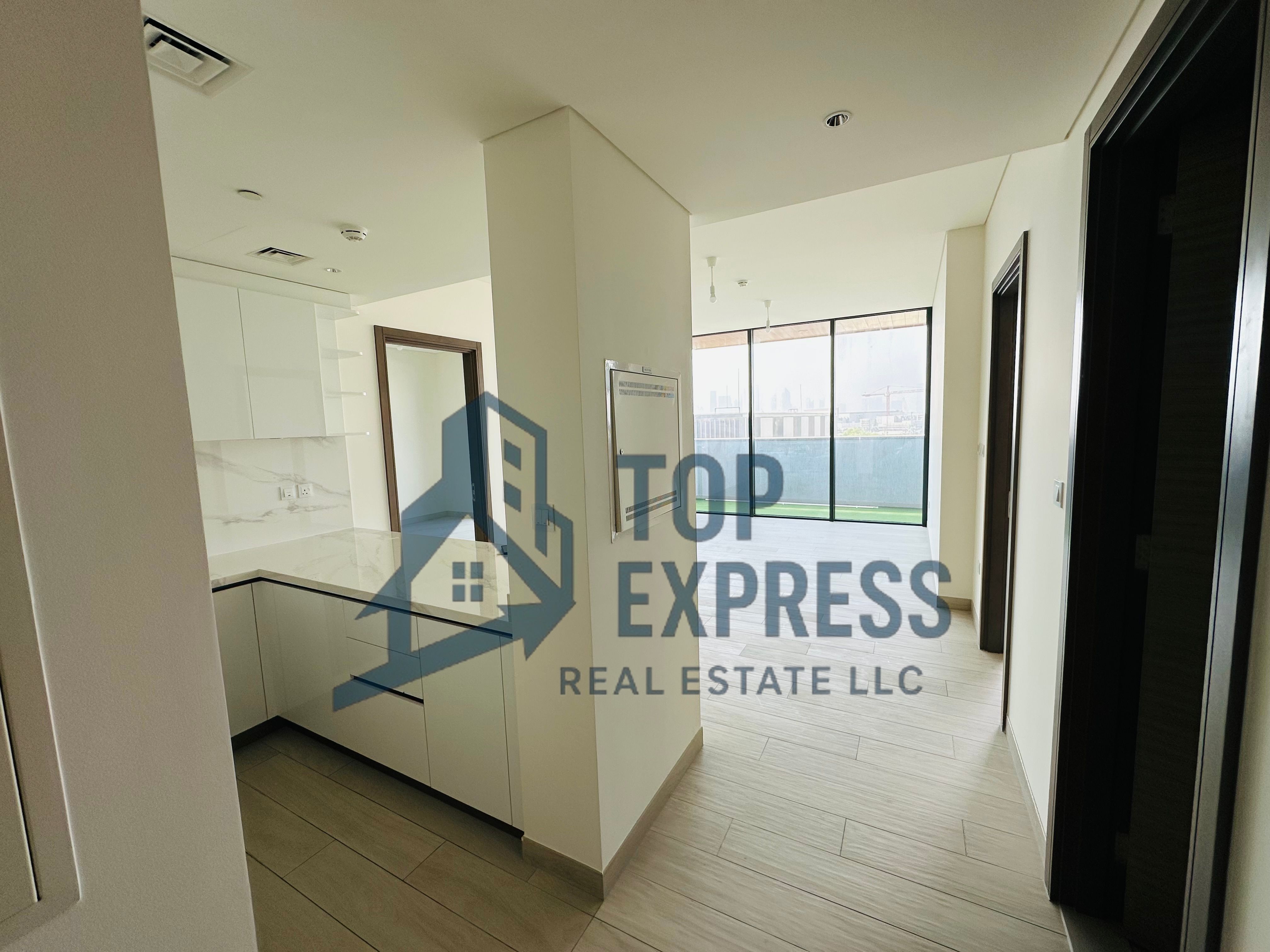 Spacious 2 Bedroom Apartment With Beautiful Views of Downtown