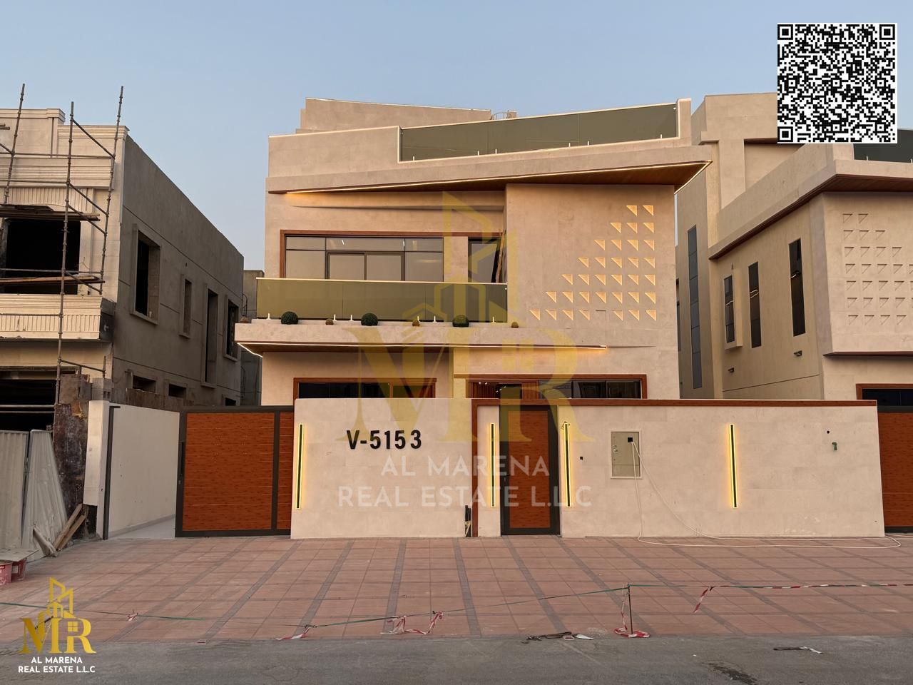 Modern villa, two floors and a roof with a swimming pool, at a price that includes registration fees, ownership fees, and air conditioners, and is neg