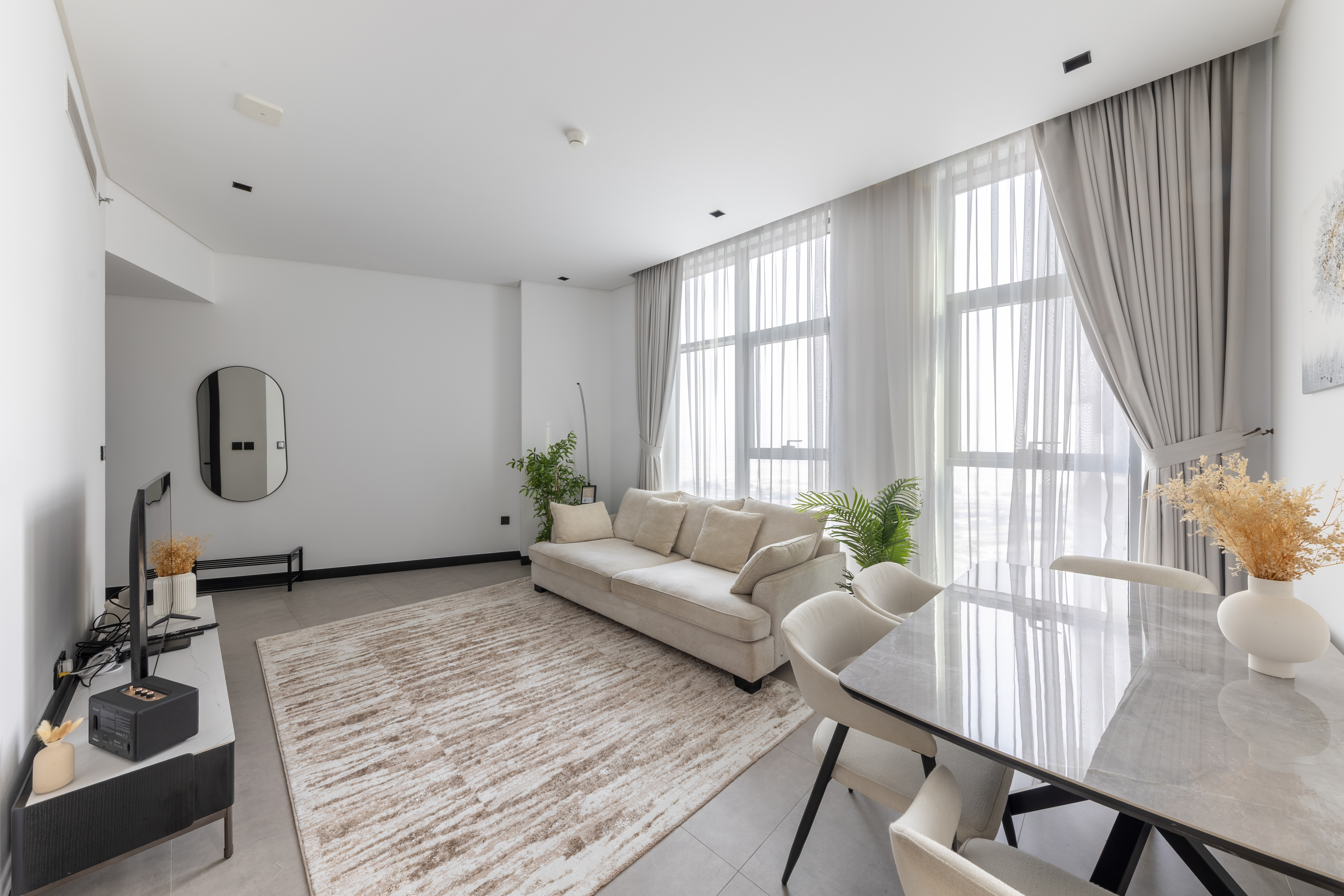 Modern interiors | City views | Prime Business Bay location
