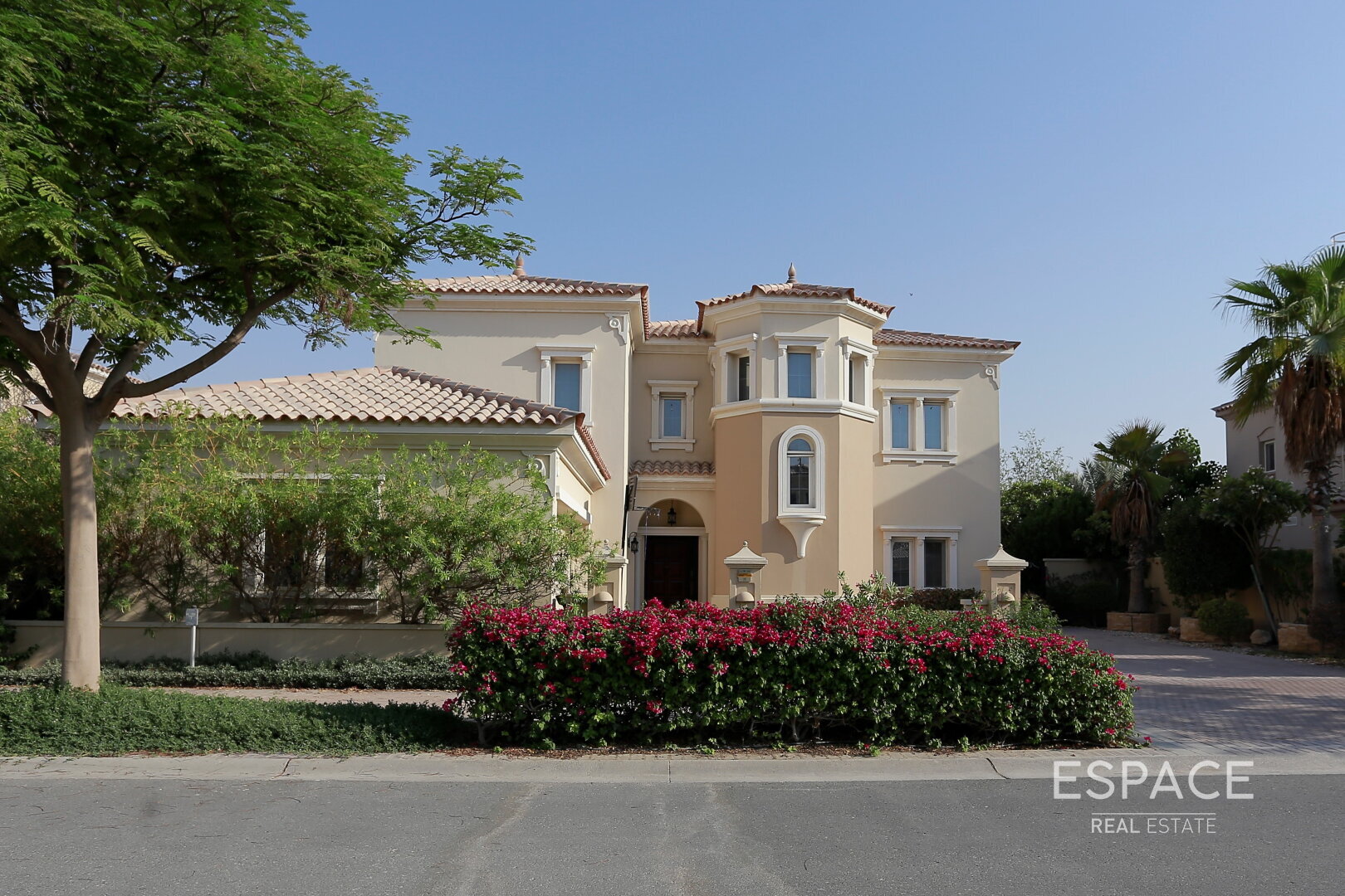 Immaculate | Private | Close to Pool