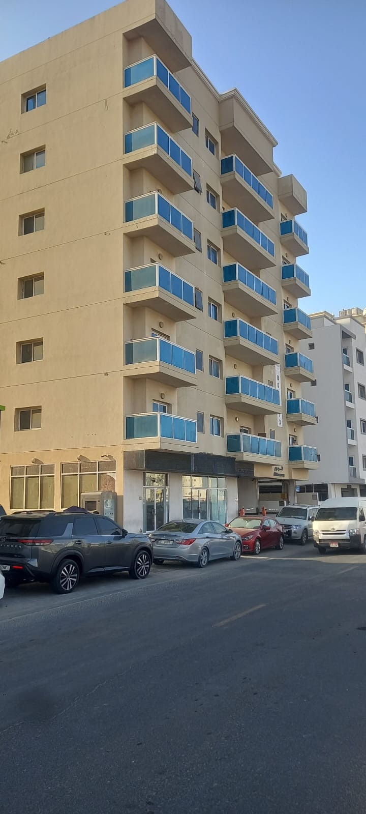 NO COMMISSION Spacious Shop| Road Facing| Prime location