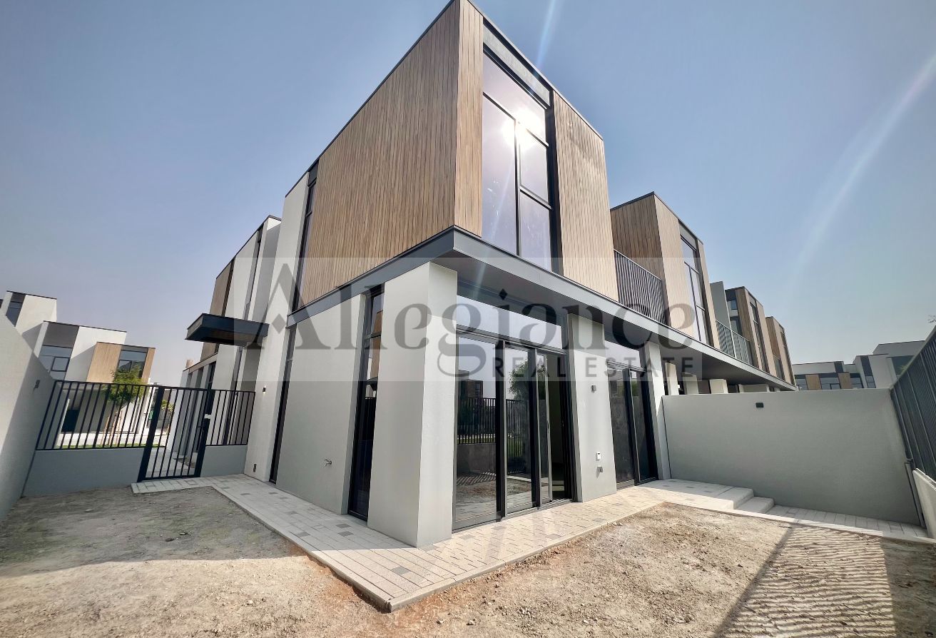 Family Home l Fitted Smeg Appliances l Maid Room