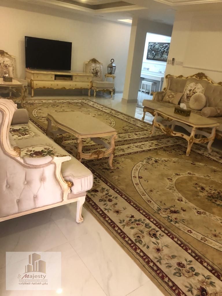 For sale: a single-story villa with 7 bedrooms + 8 bathrooms in Al Khawaneej / Sharjah