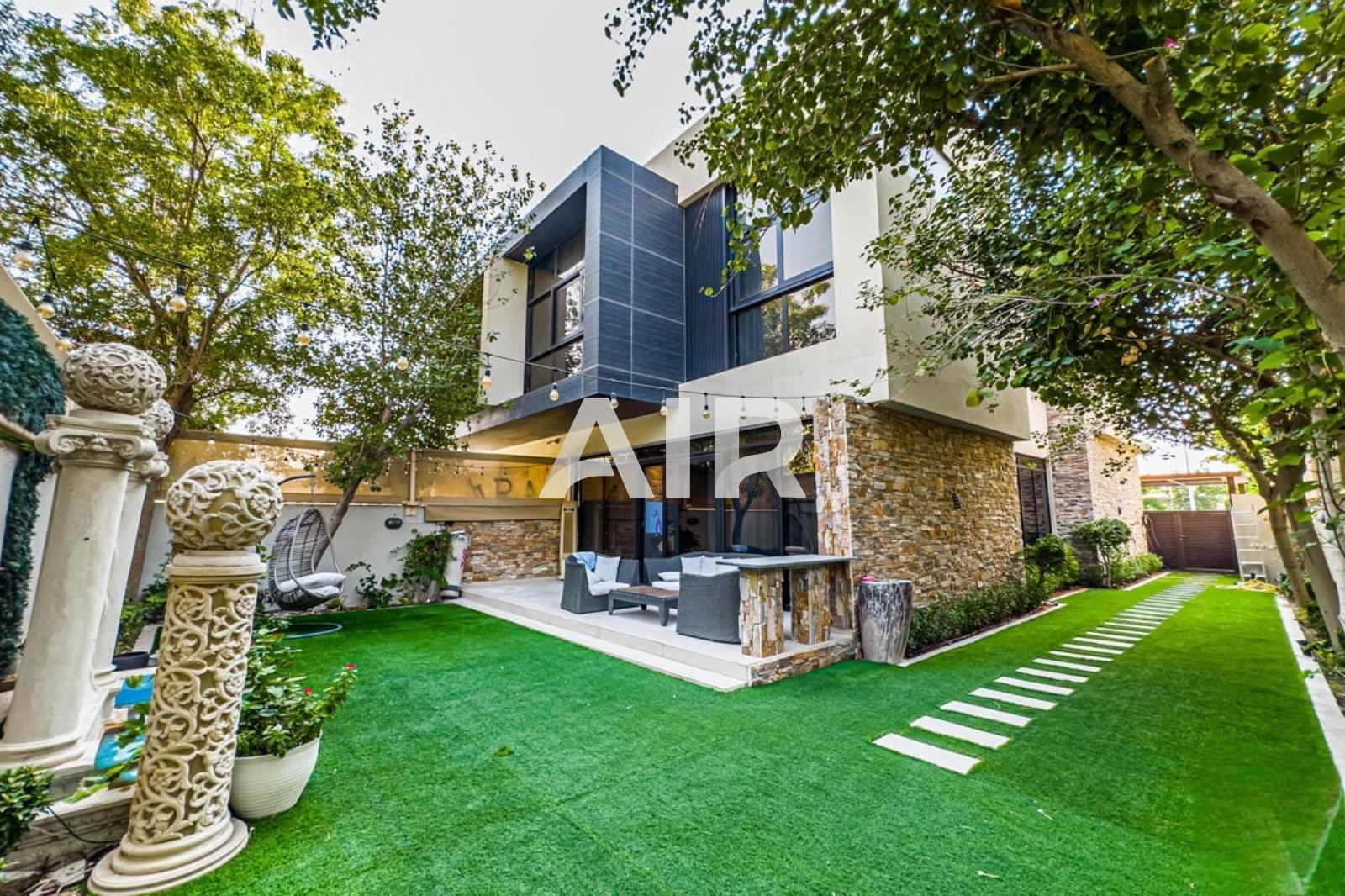 Upgraded | Spacious Townhouse | Landscaped Garden