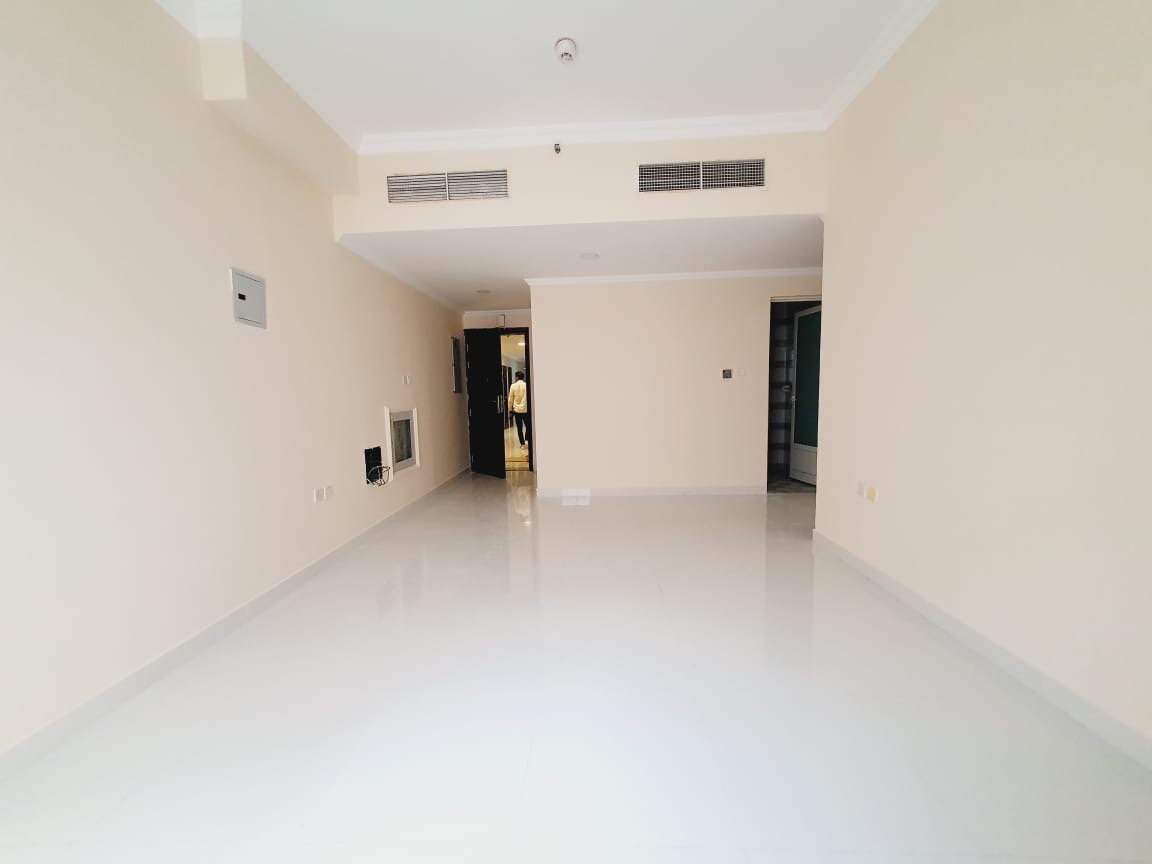 Like new 3bhk 3washroom with balcony big hall close to rood in al Hoshi