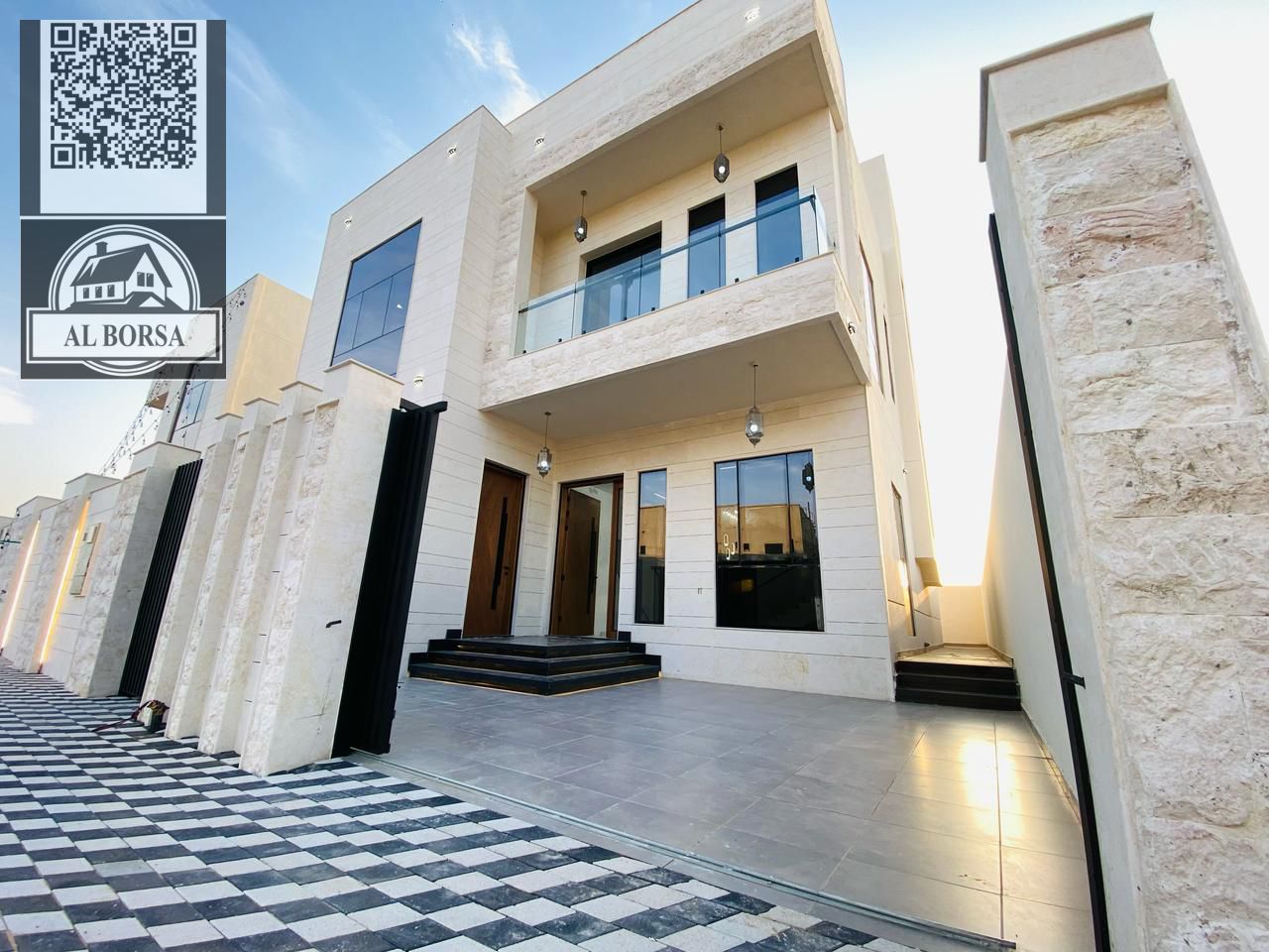 For sale, a villa in Al Helio 2, Ajman, 5 bedrooms, a majlis, a hall, a maid's room, and a spacious kitchen, including registration fees.