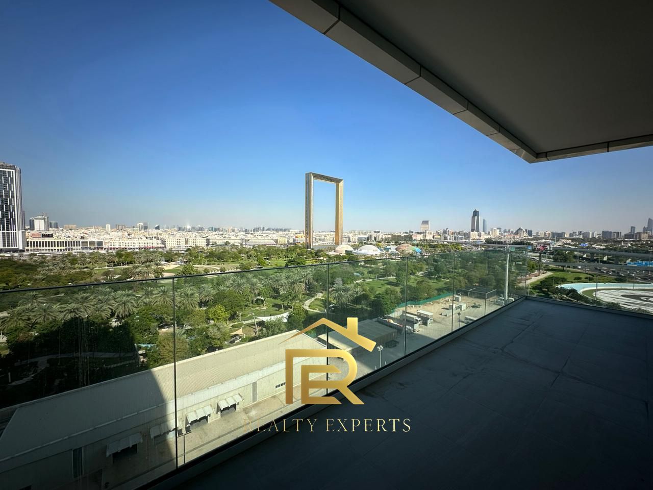 zabeel park facing fram facing bright unit 2bhk amazing layout