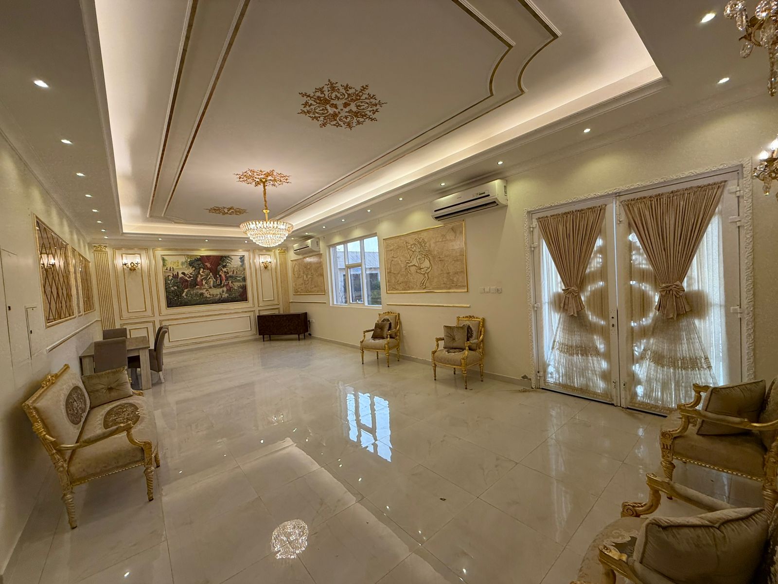 Hote offer 5 badroom villa with outside Majlis and driver room price 3.2 million