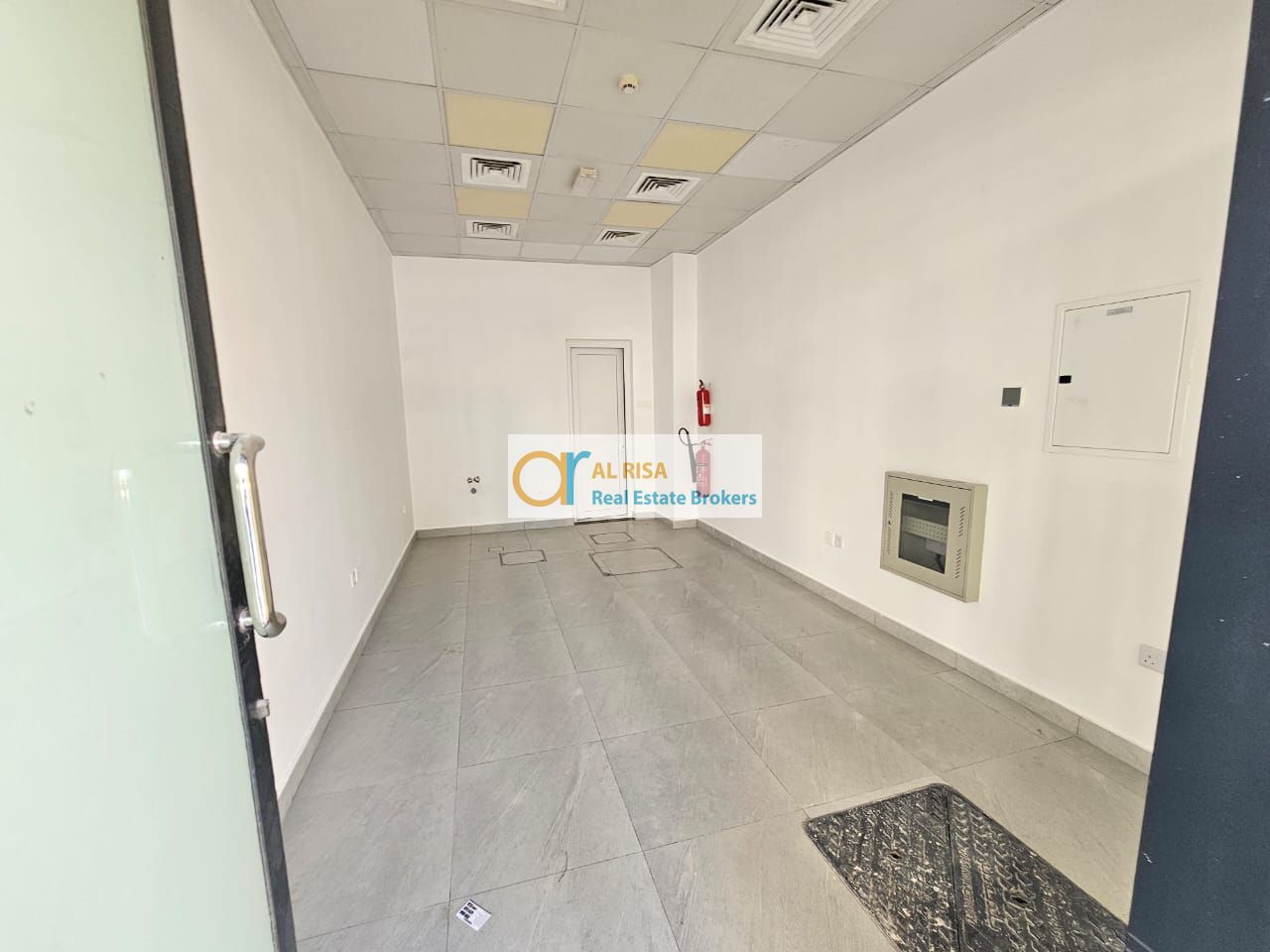300 SQFT Shop for all types of business available at Al Karama
