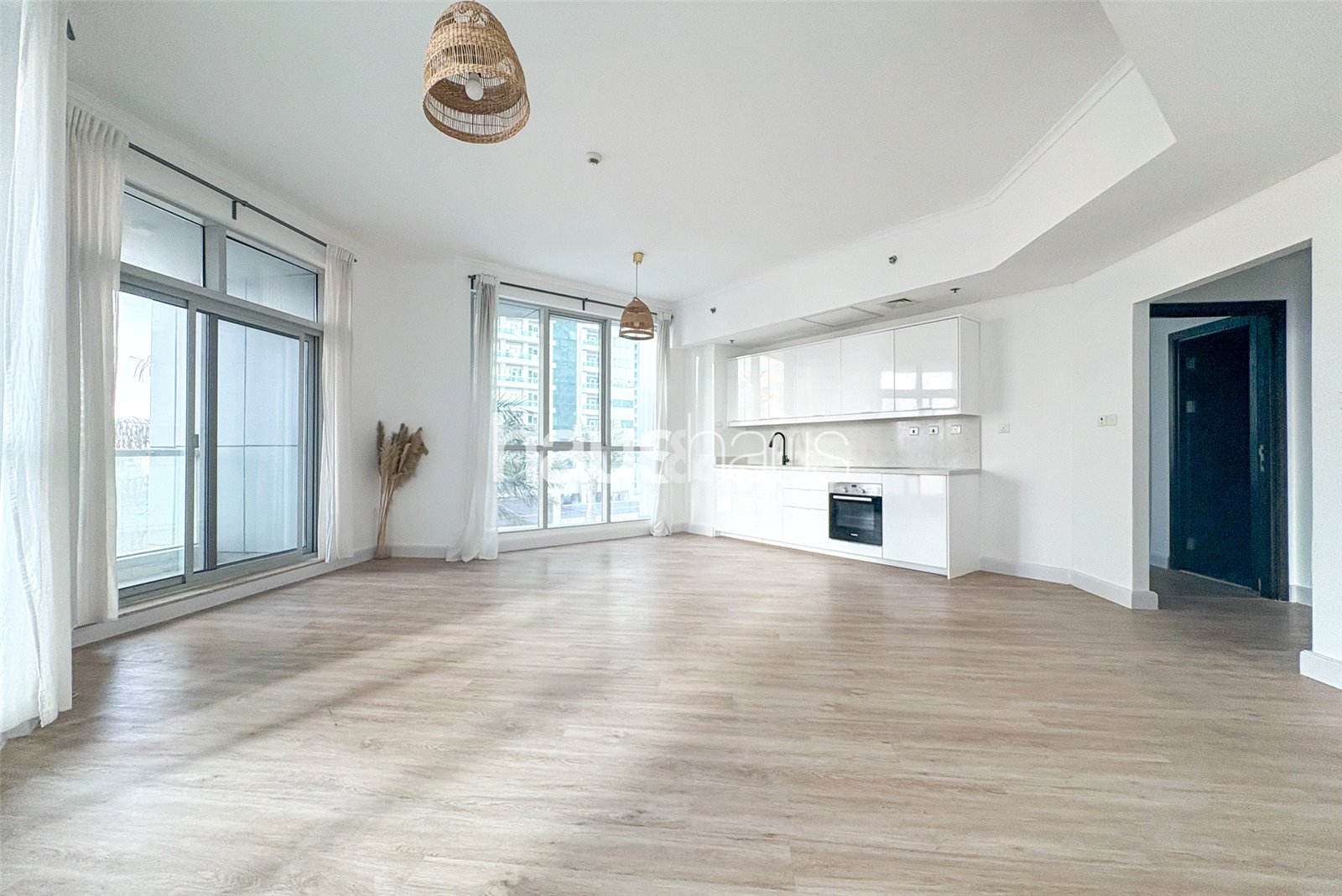Upgraded | Spacious | Low Floor | Tenanted