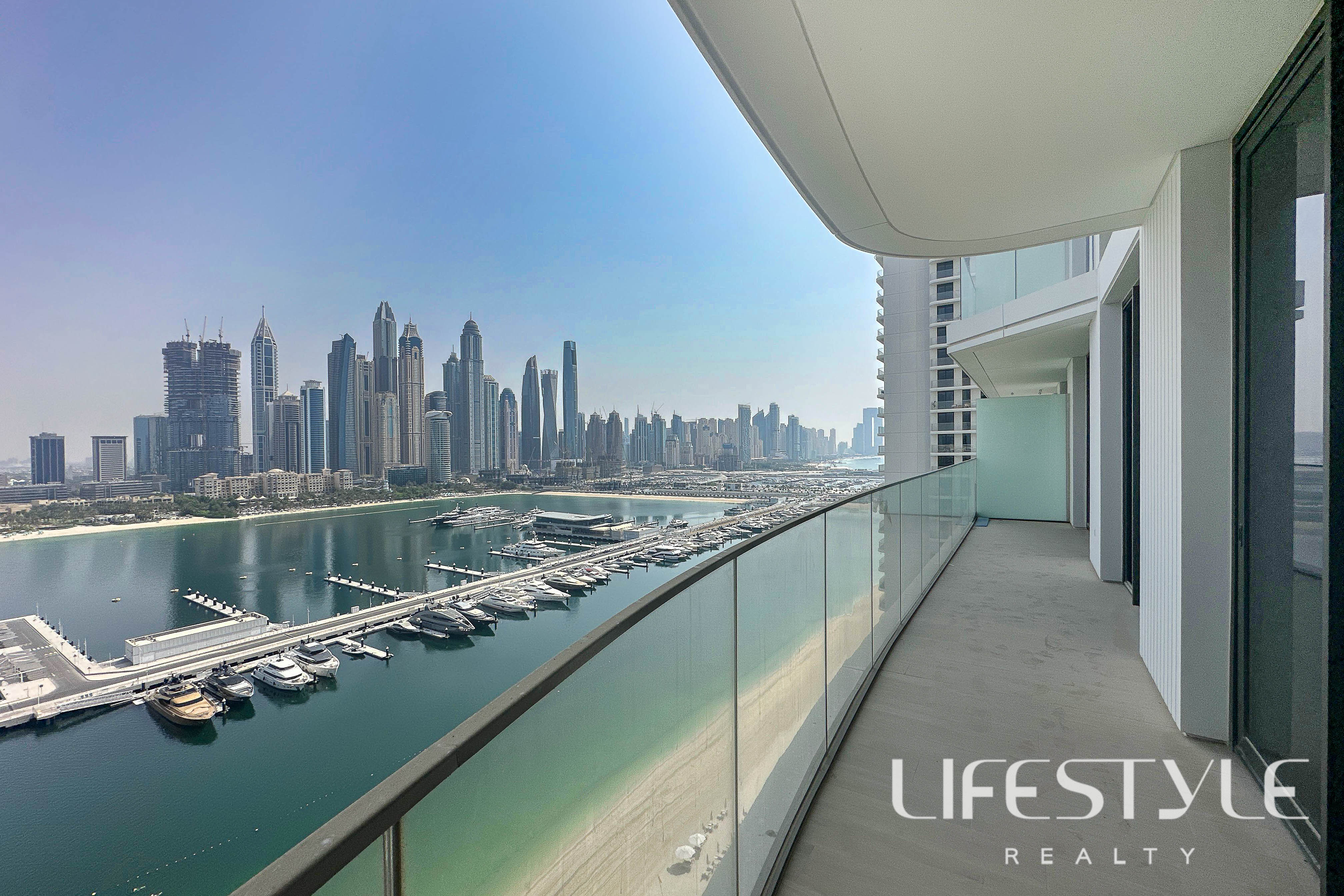 Full Yachts View/ Huge Balcony/ Prime Location