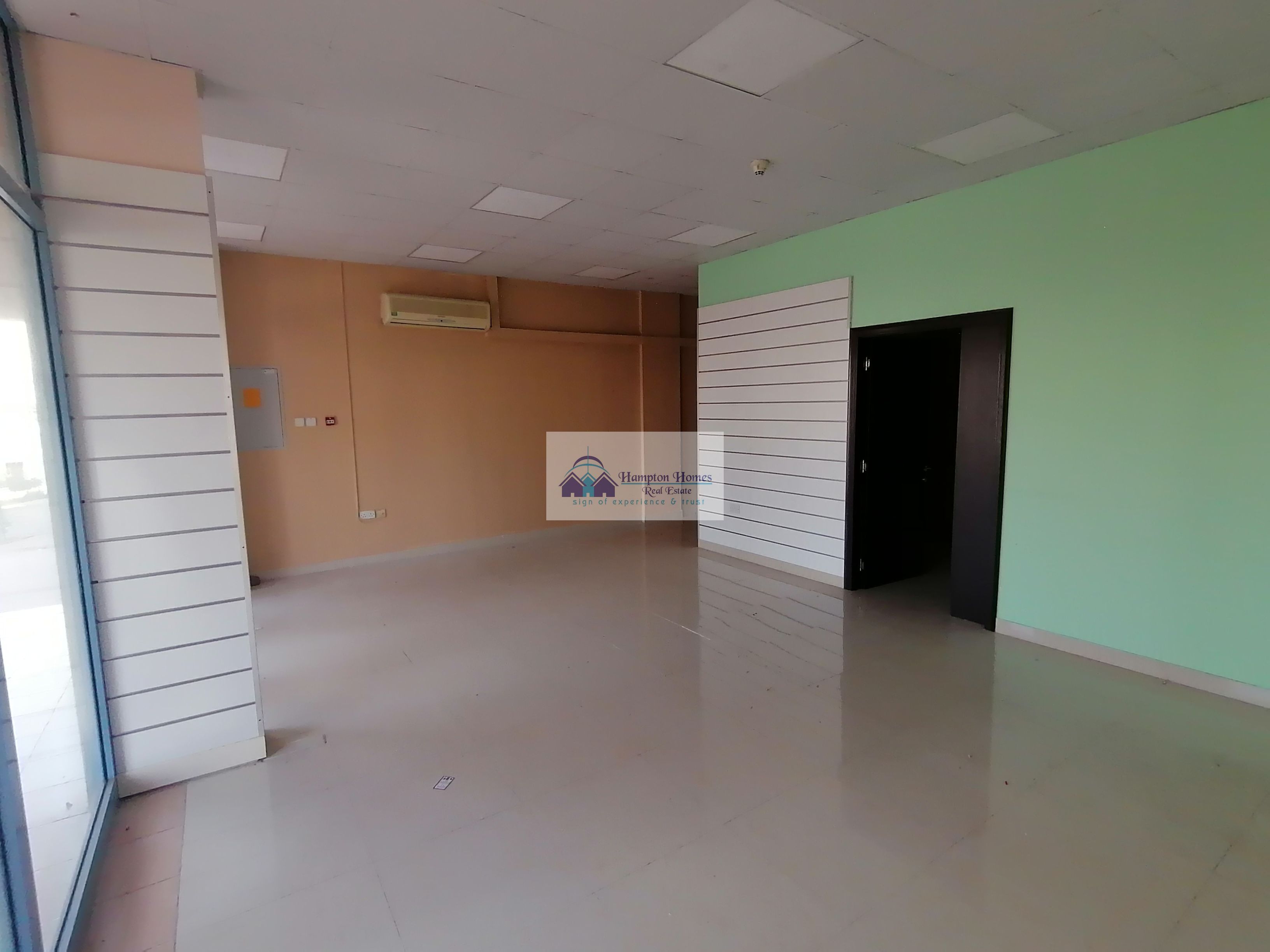 VACANT SOON SHOP FOR SALE INVESTOR DEAL IN PERSIA CLUSTER 710 SQFT