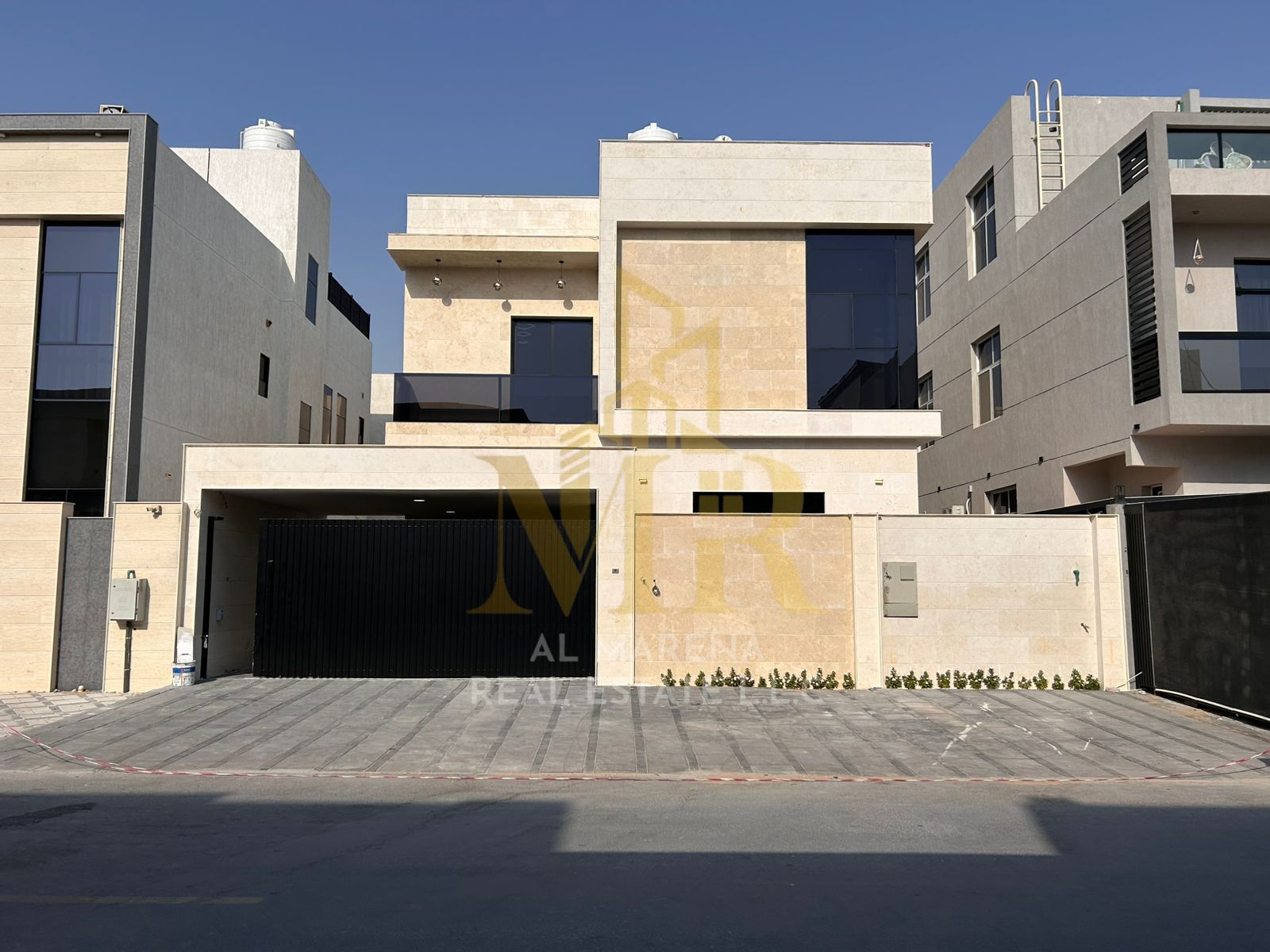Modern villa, European design with luxurious touches || Close to services - Price includes electricity, water, and central air conditioning