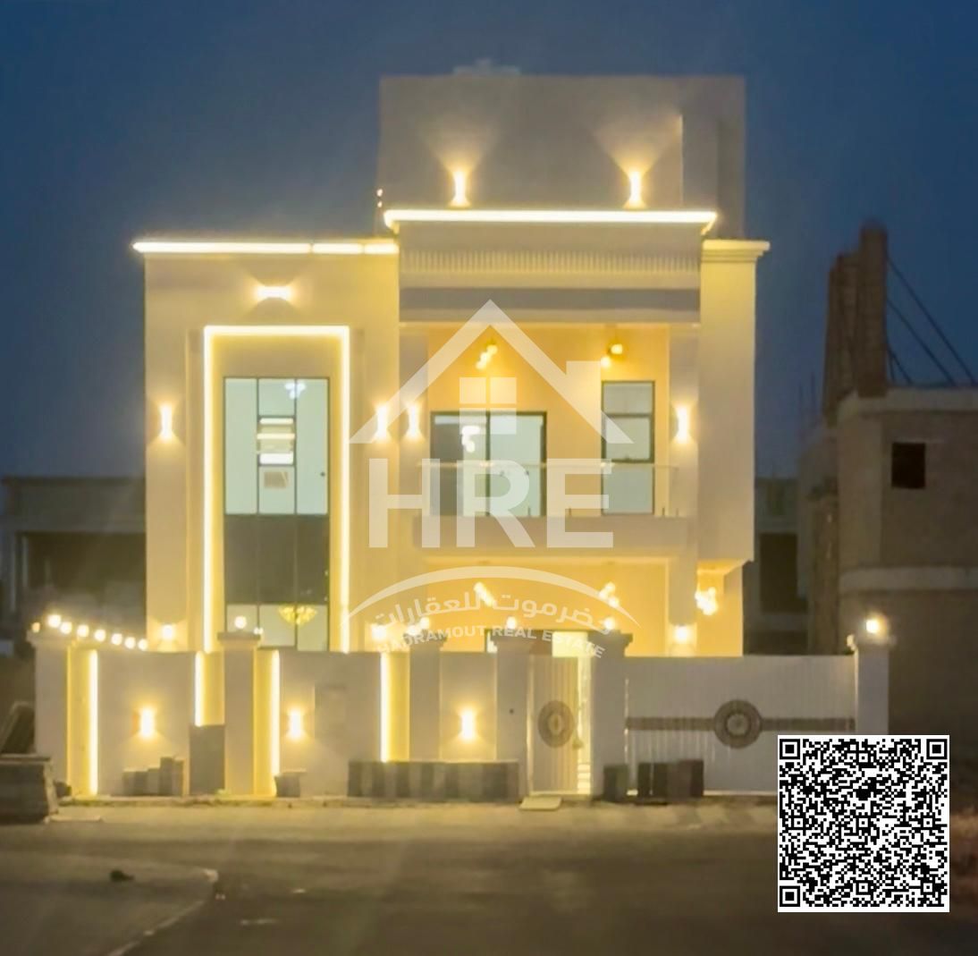 4000 sq ft villa with 6 bedrooms and 8 bathrooms, central air conditioning and built-in wardrobes