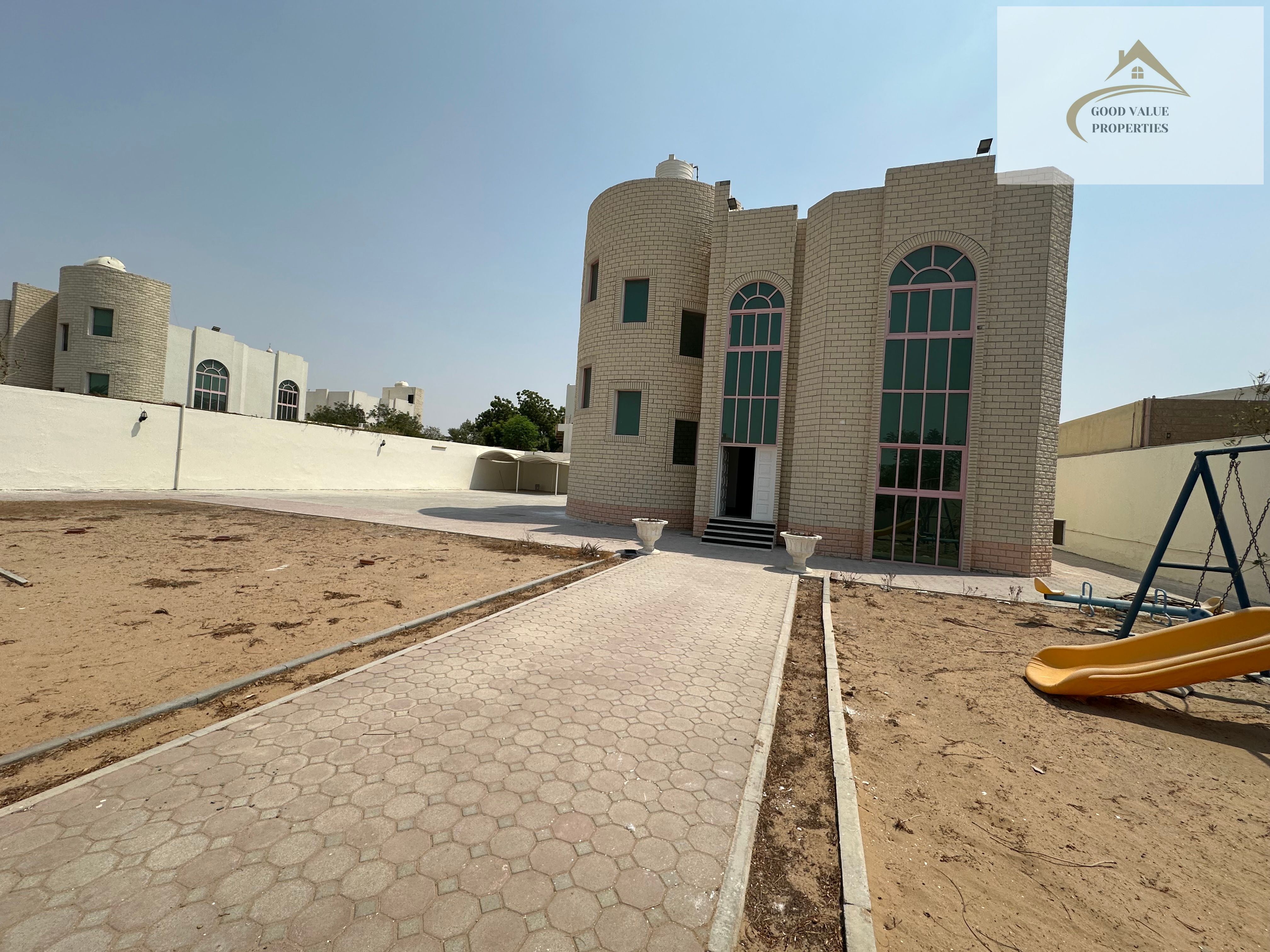 Well maintained 4bhk villa with huge garden