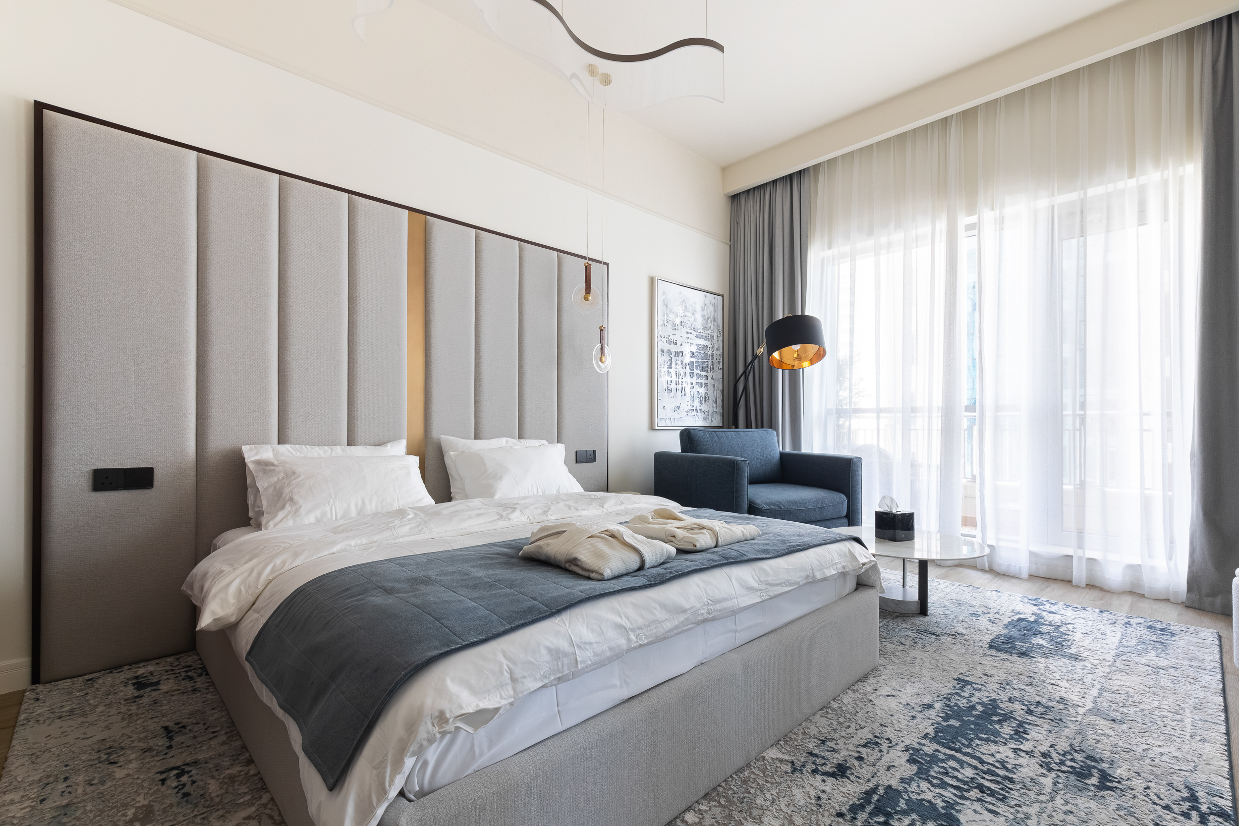 High floor | City views | Prime Downtown location
