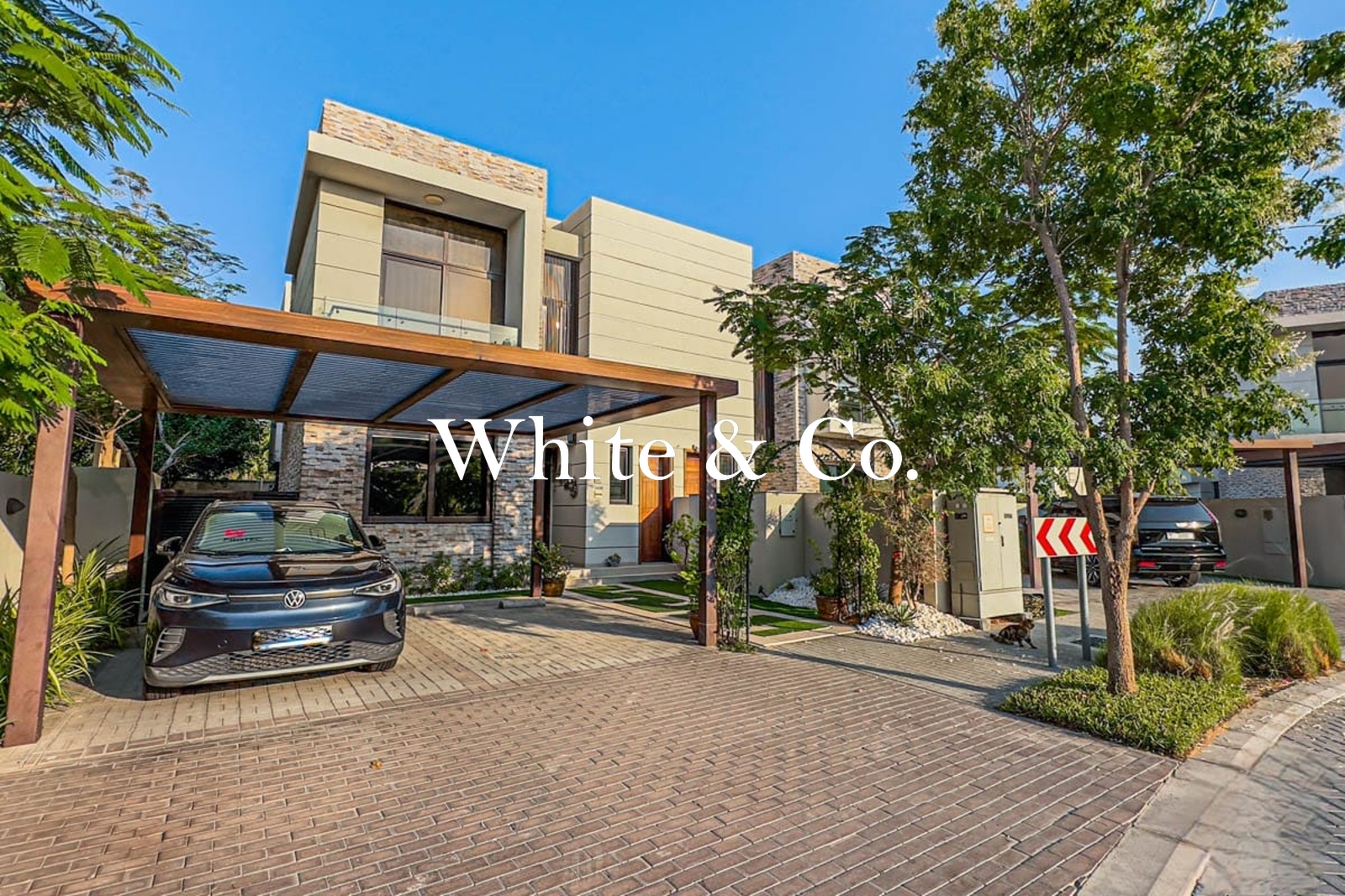 Single Row | Landscaped | Upgraded Villa