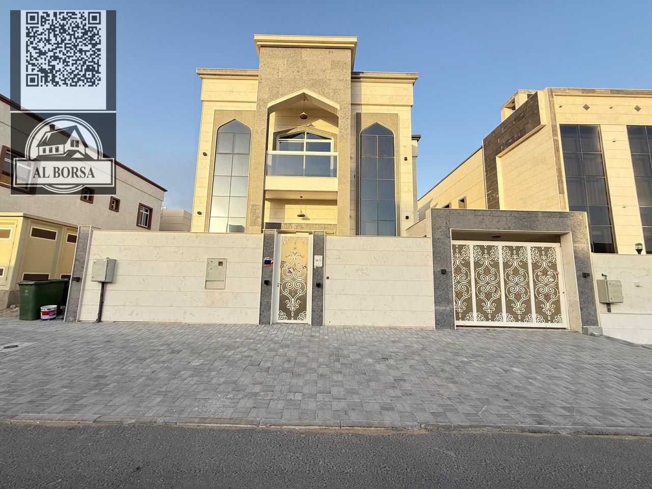 For rent a villa in Ajman Al Yasmeen, consisting of 5 master bedrooms, 2 living rooms, a majlis, and a maid's room.