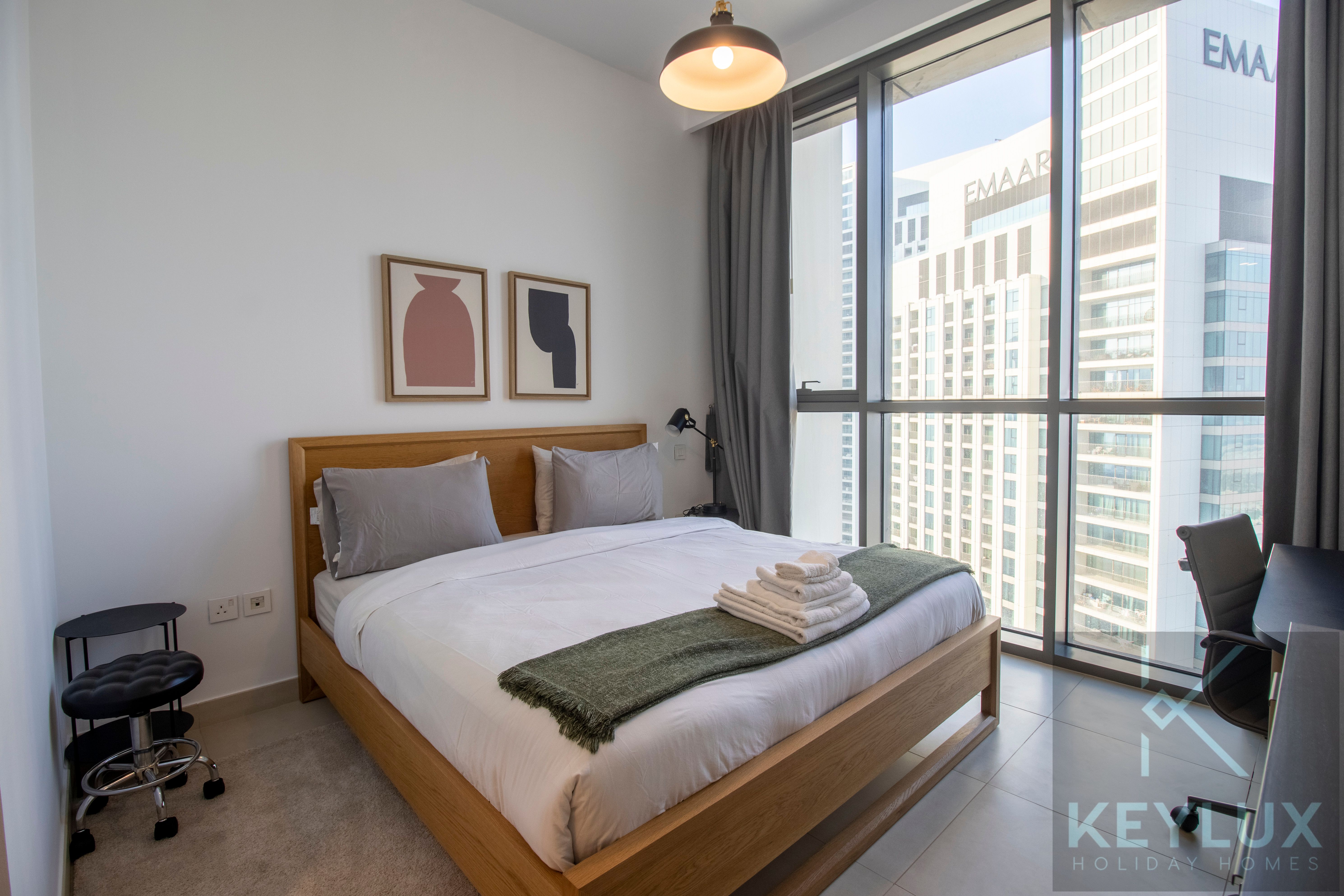 Fully-furnished 2-bedroom Apartment in Downtown
