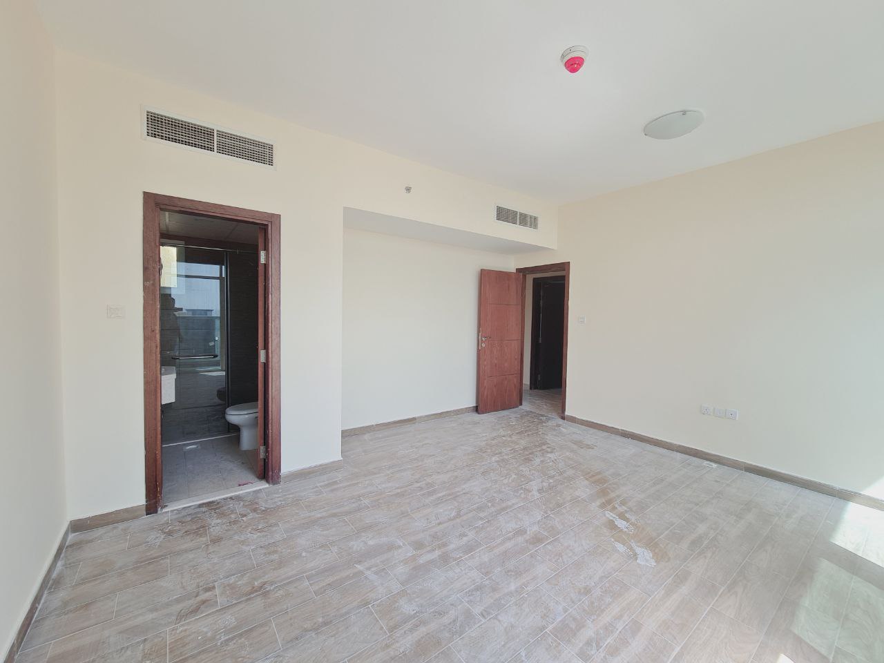 Spacious 2 BR Apartment 3 Bathrooms NEW Muwaileh Building