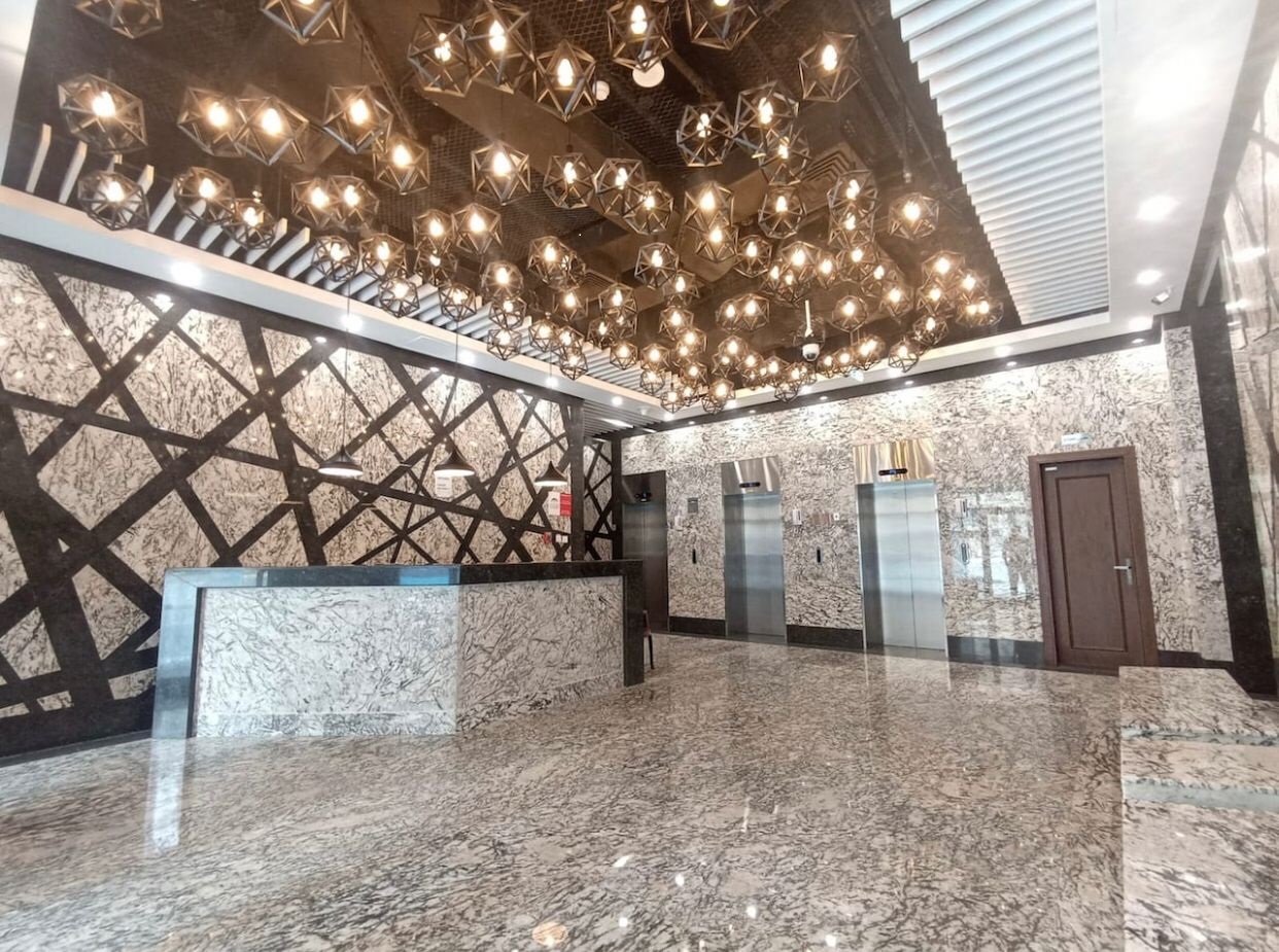 SPACIOUS 2BHK/PARKING/FREE CHILLER FREE