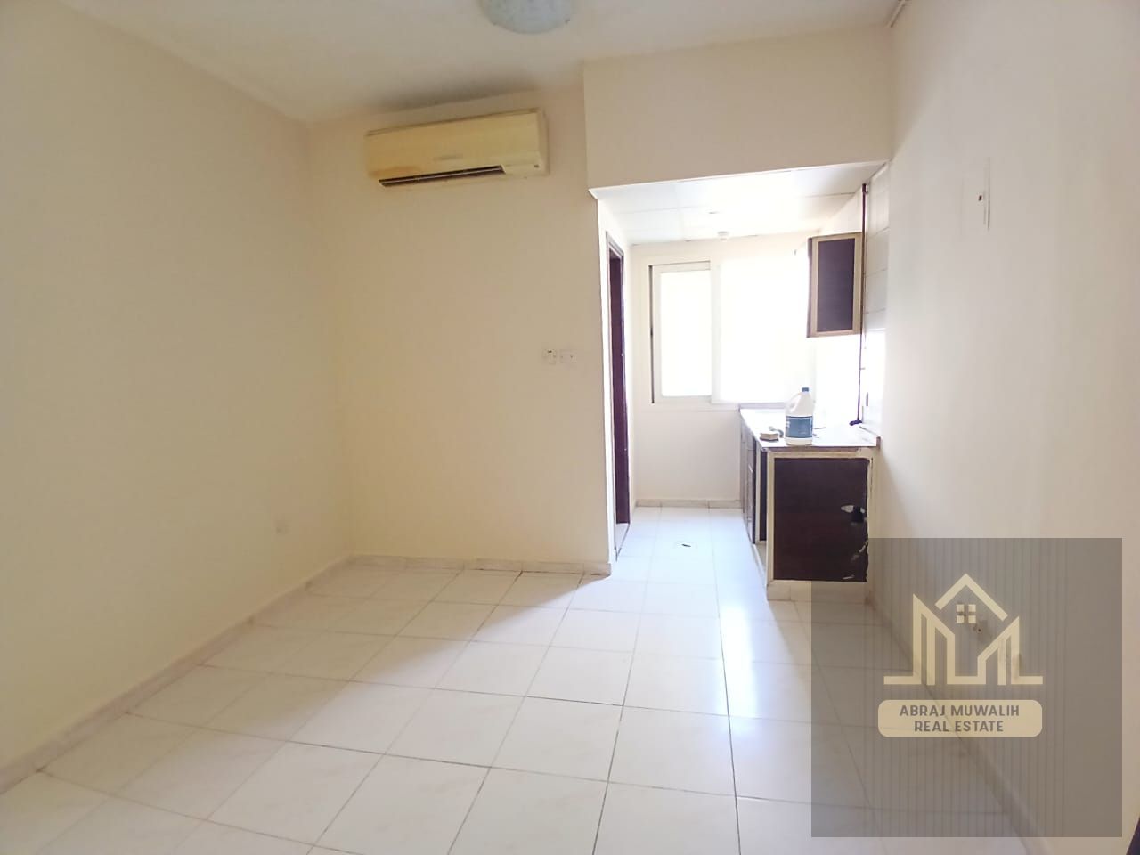 LAVISH STUDIO FOR FAMILY \ AT THE PRIME LOCATION \\ FAMILY BUILDING FREE OPEN PARKING //NO DEPOSIT// RENT JUST 17 K