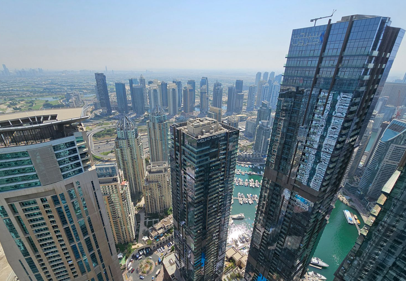 Luxury 2 BR Stunning Views 67th Floor Dubai Marina