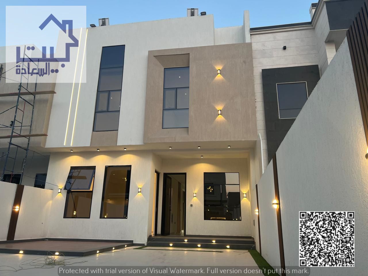 Large courtyard. Price includes registration and ownership fees, with a roof and maid's room. Freehold for all nationalities, with the possibility of
