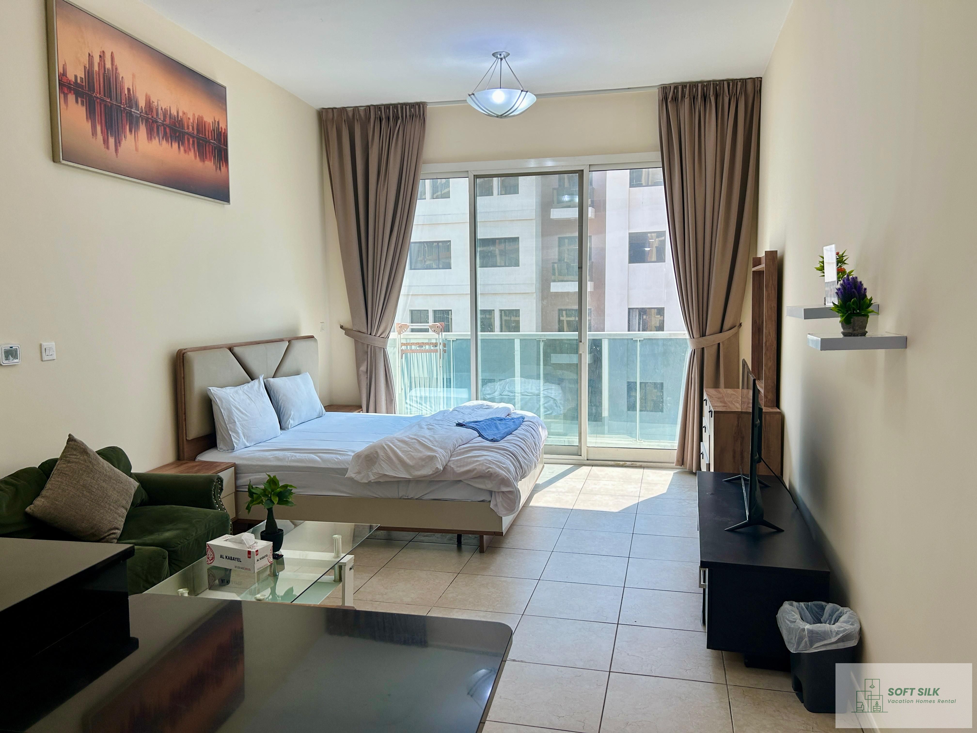 Free Bills | Studio with balcony