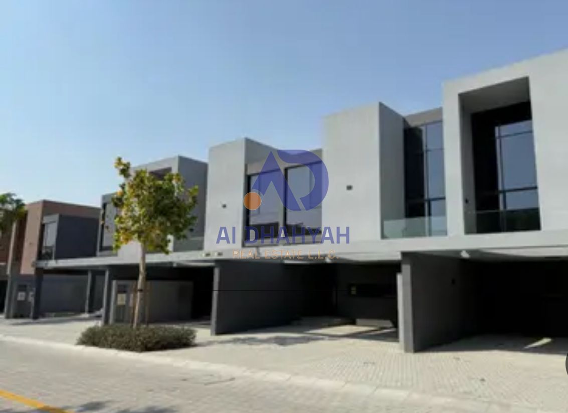 For sale, a 4-bedroom townhouse in Masar - Robinia project