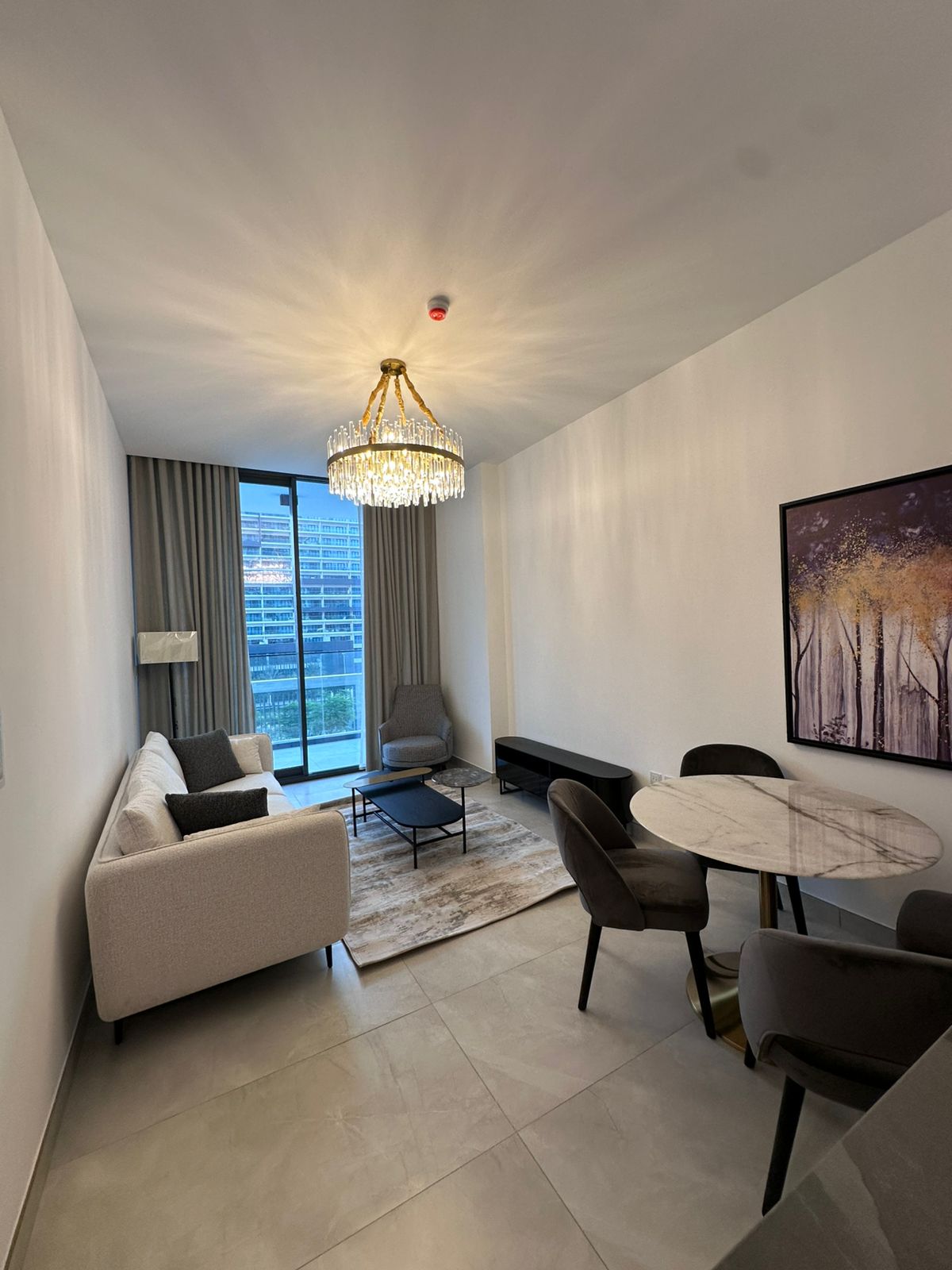 Fully furnished | Modern décor | Prime city location