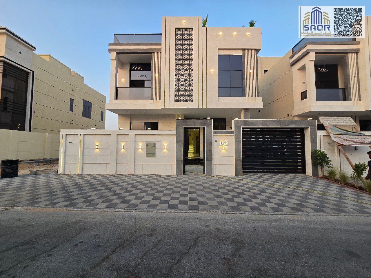 Two floors and a roof/including registration fees/elevator/corner of two streets/ownership with golden residency