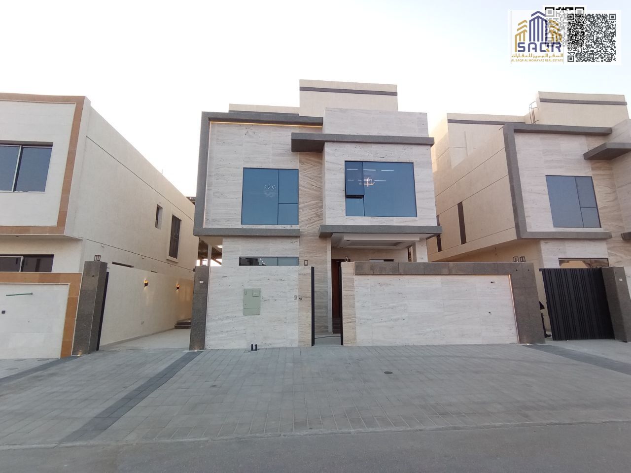 Two-story villa with a roof and a swimming pool / Freehold / Including fees and air conditioning