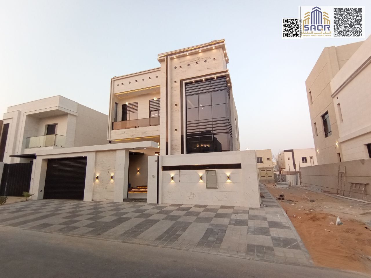 Villa on a street and alley, two floors and a roof, freehold, Air conditioning included