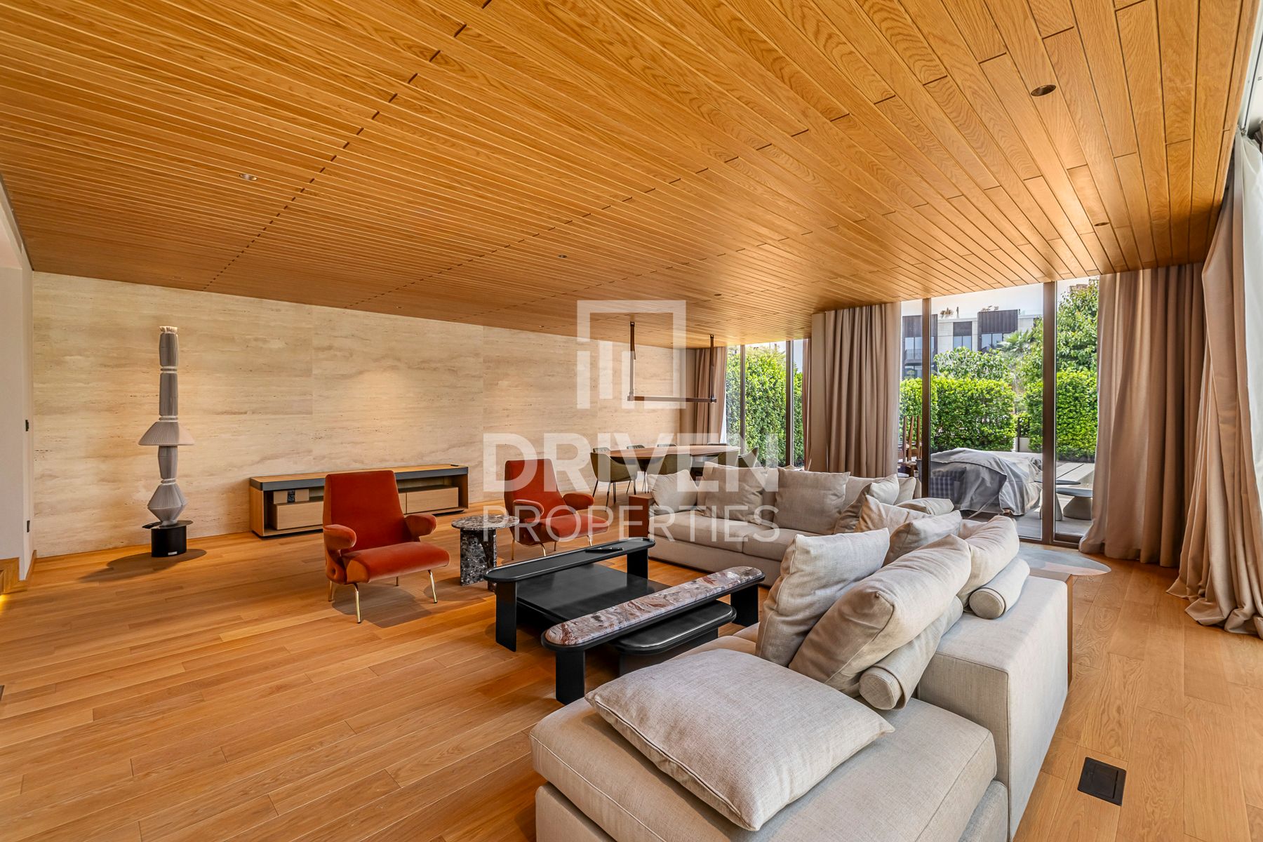 Majestic 5 Bedroom Villa | Close to the Beach